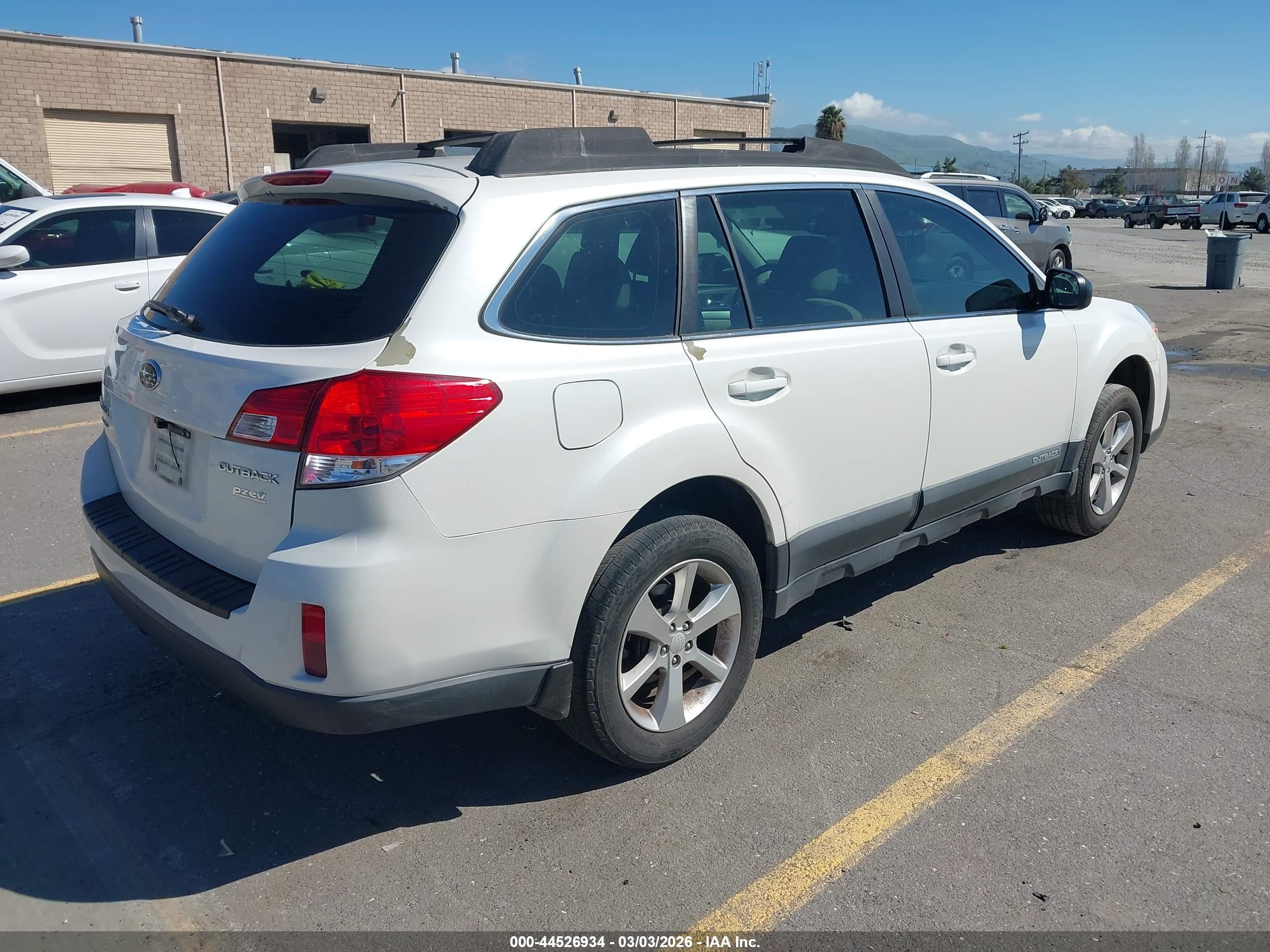 SUBARU OUTBACK image 4