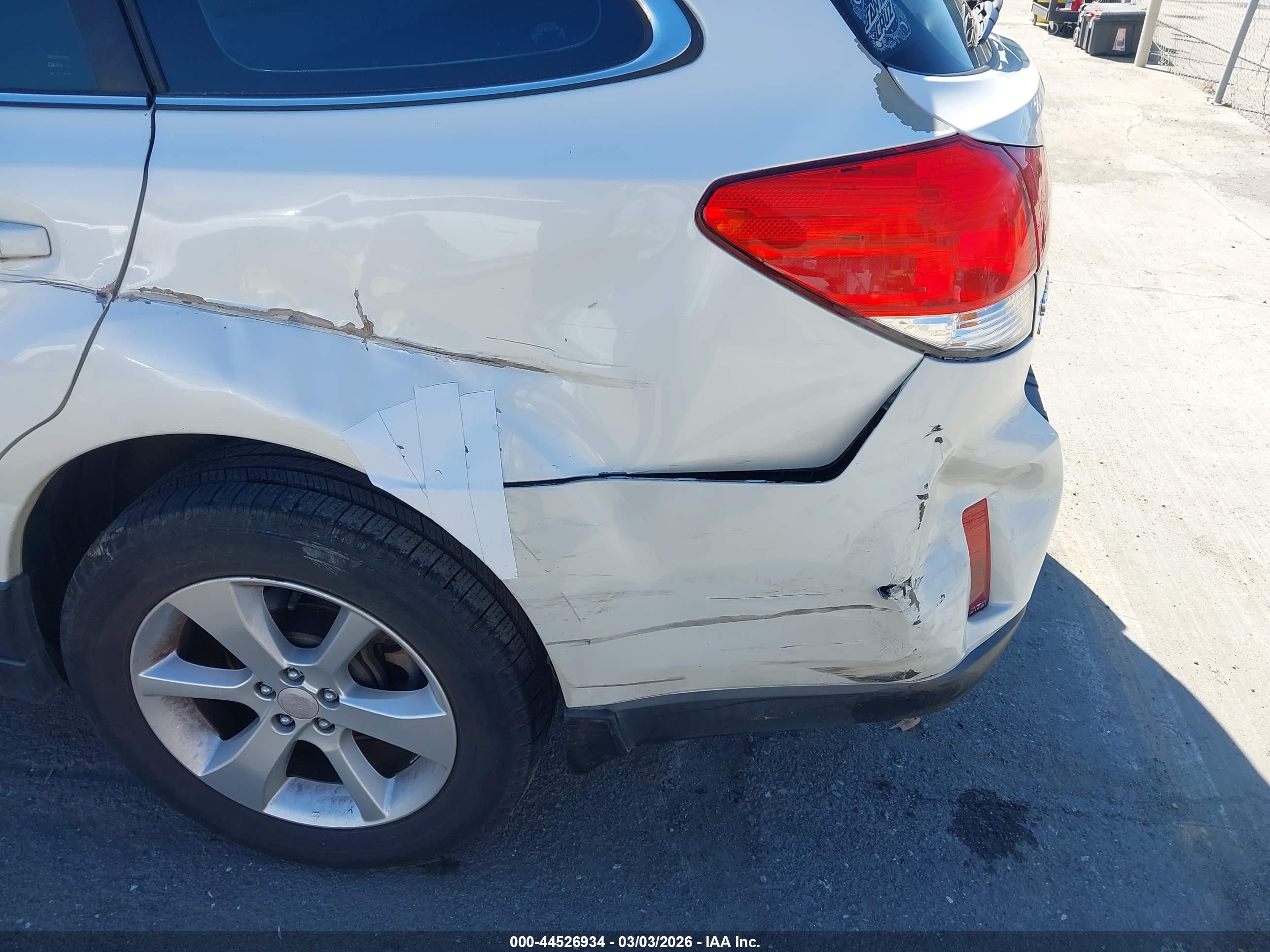 SUBARU OUTBACK image 6