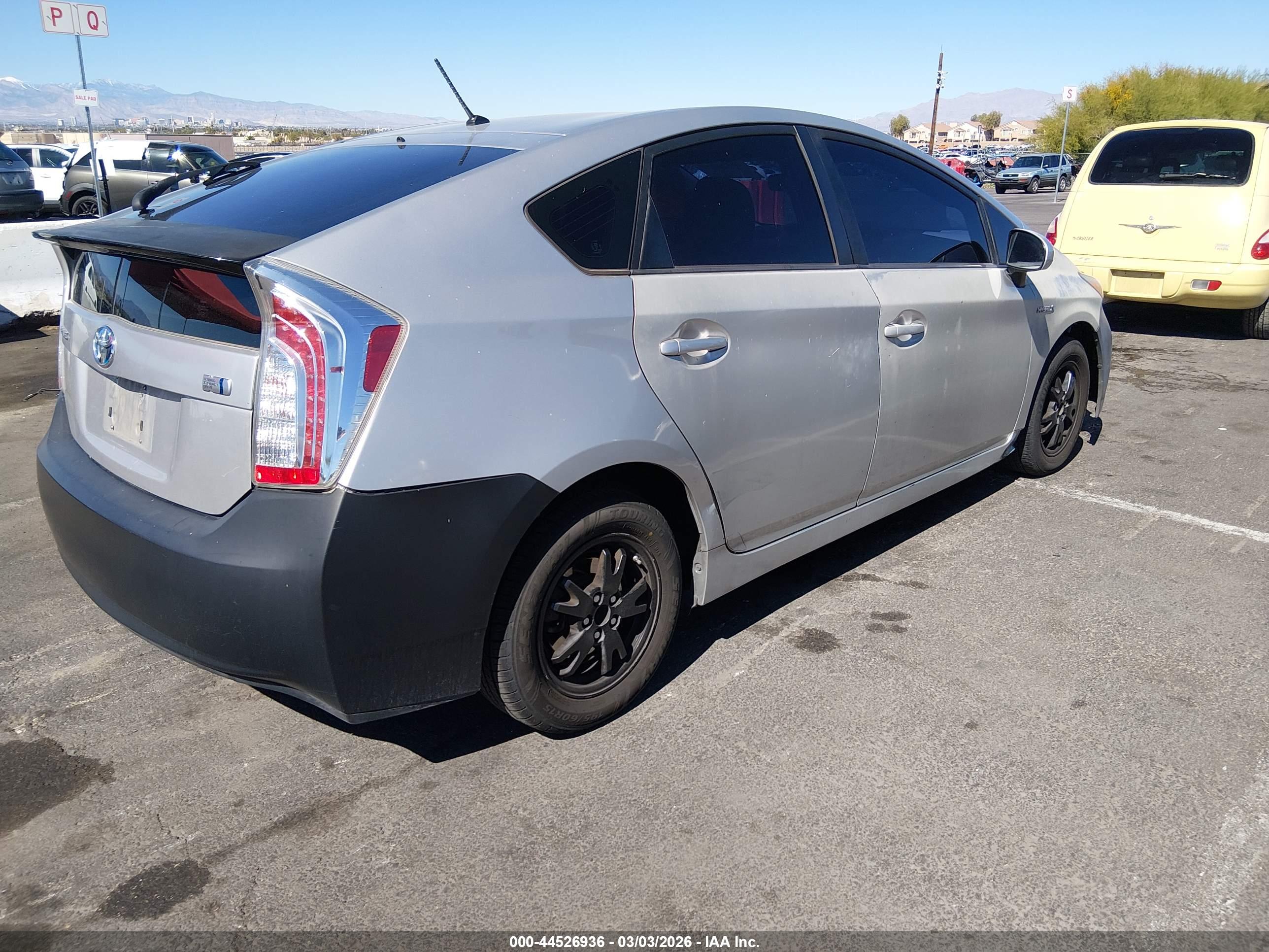 TOYOTA PRIUS image 4
