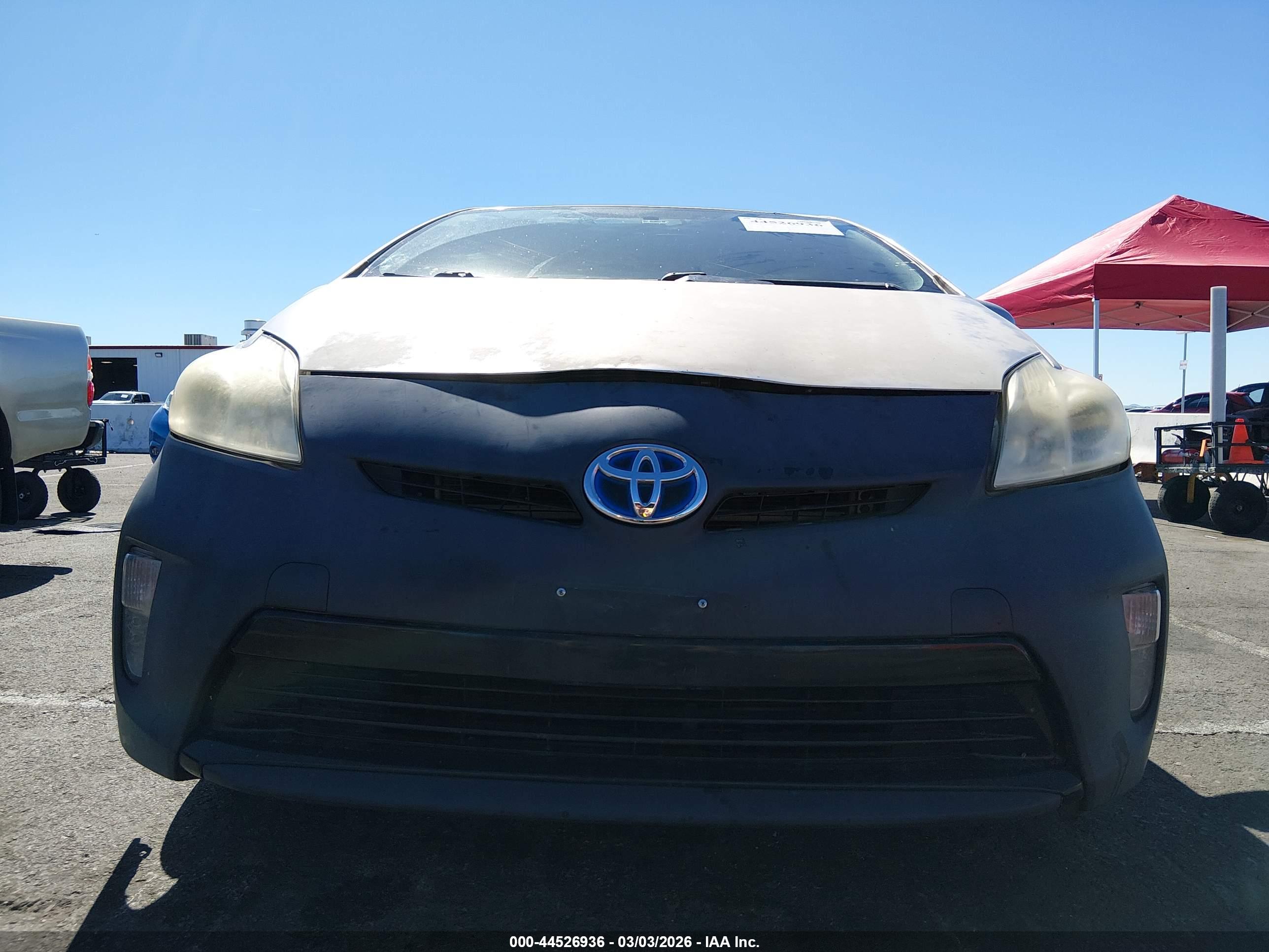 TOYOTA PRIUS image 6
