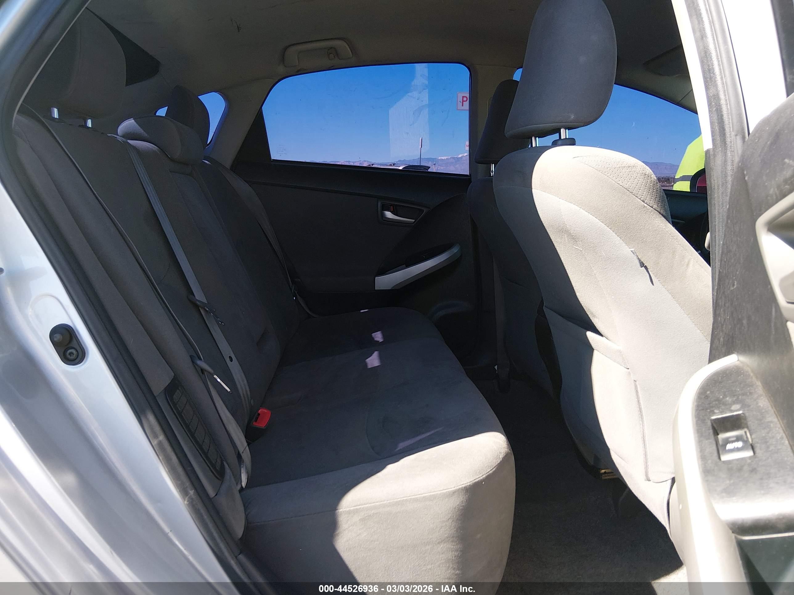 TOYOTA PRIUS image 8