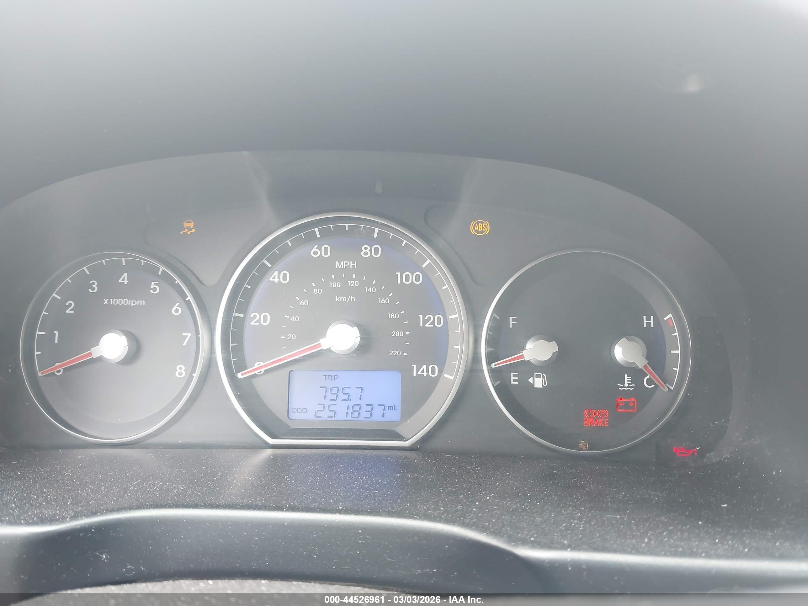 HYUNDAI SANTA image 7