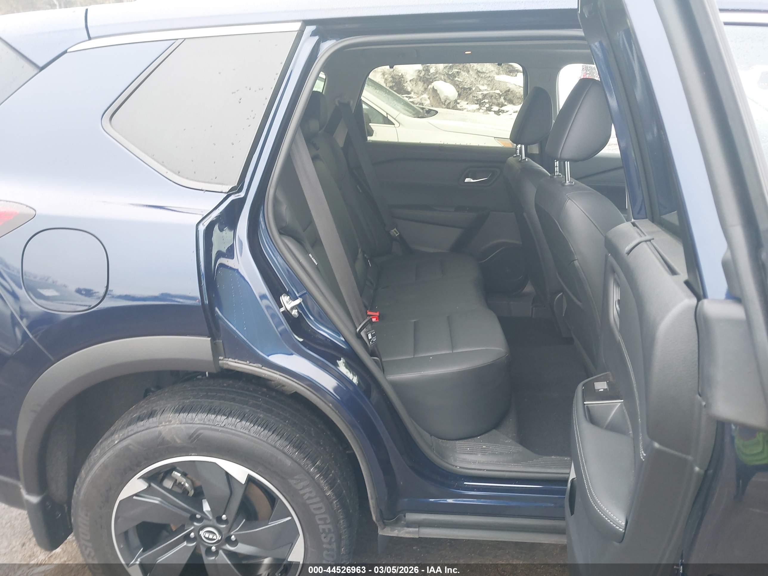 NISSAN ROGUE image 8
