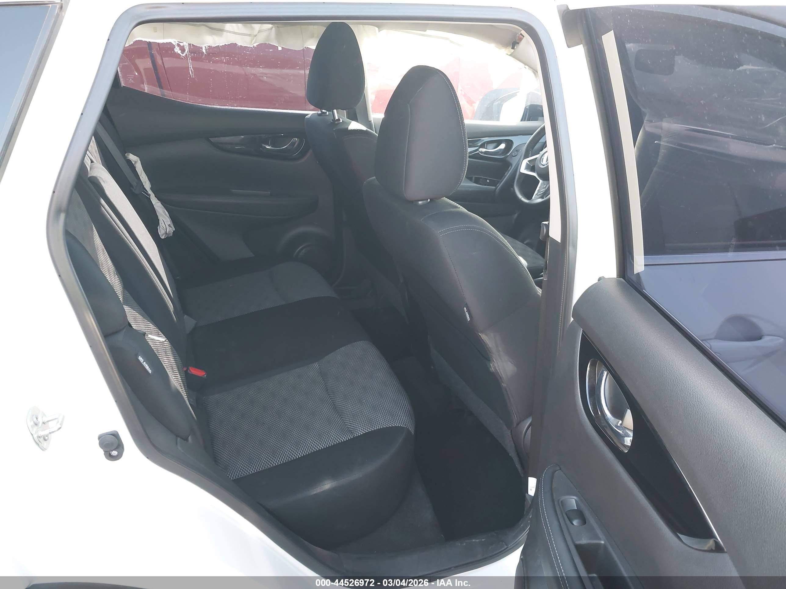 NISSAN ROGUE image 8