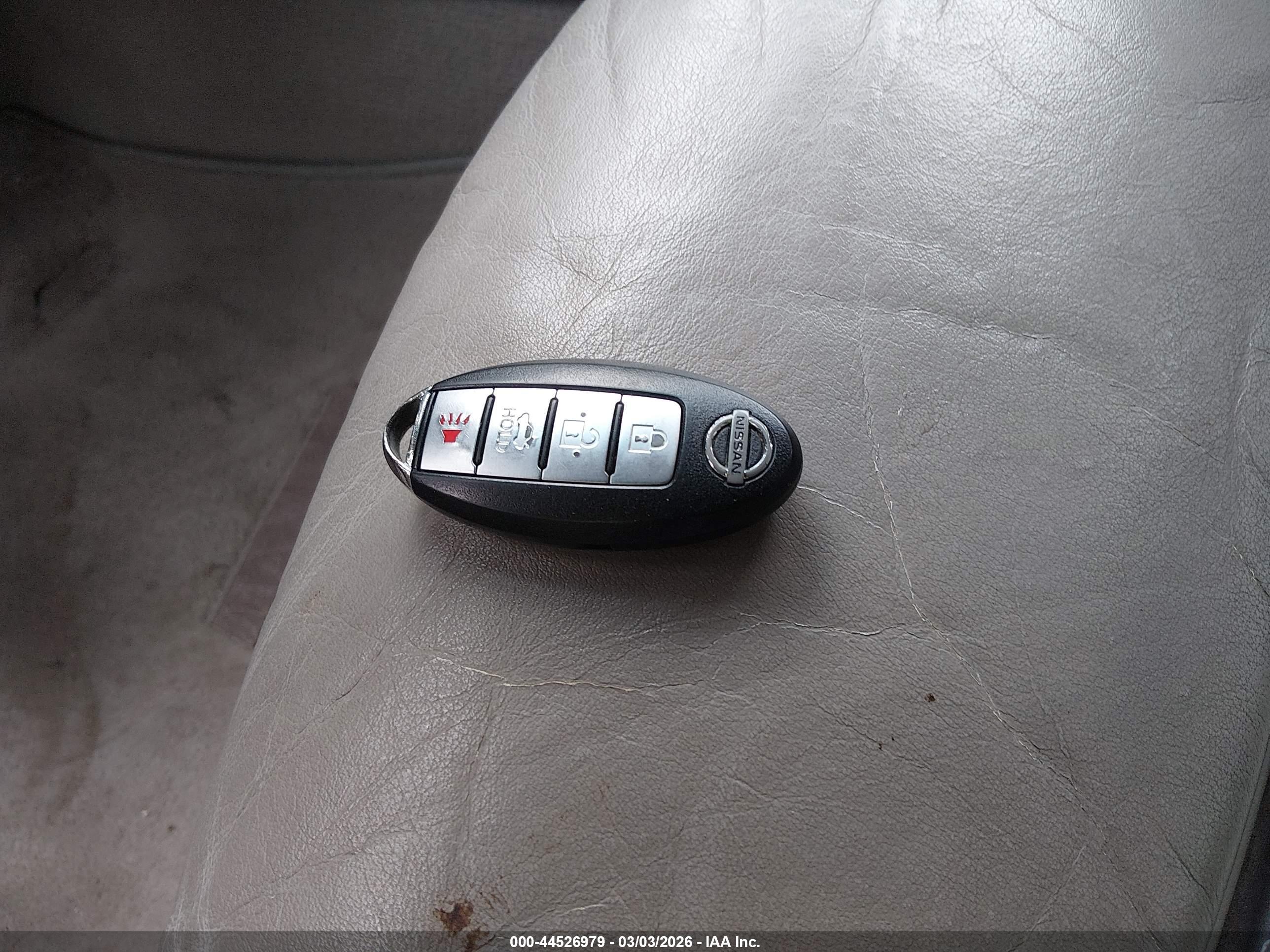 NISSAN MAXIMA image 11