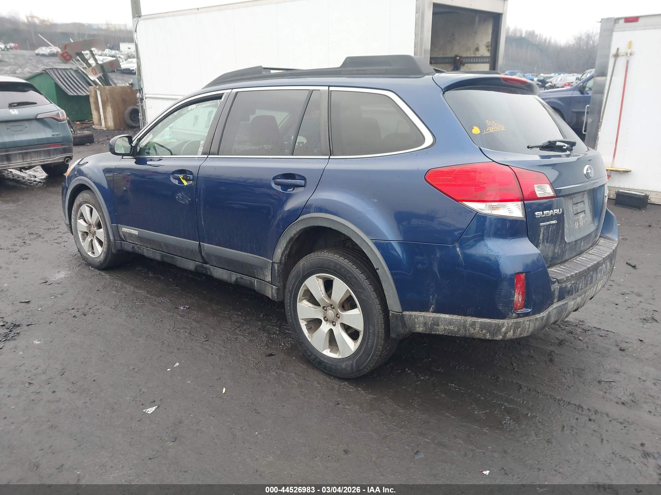 SUBARU OUTBACK image 3