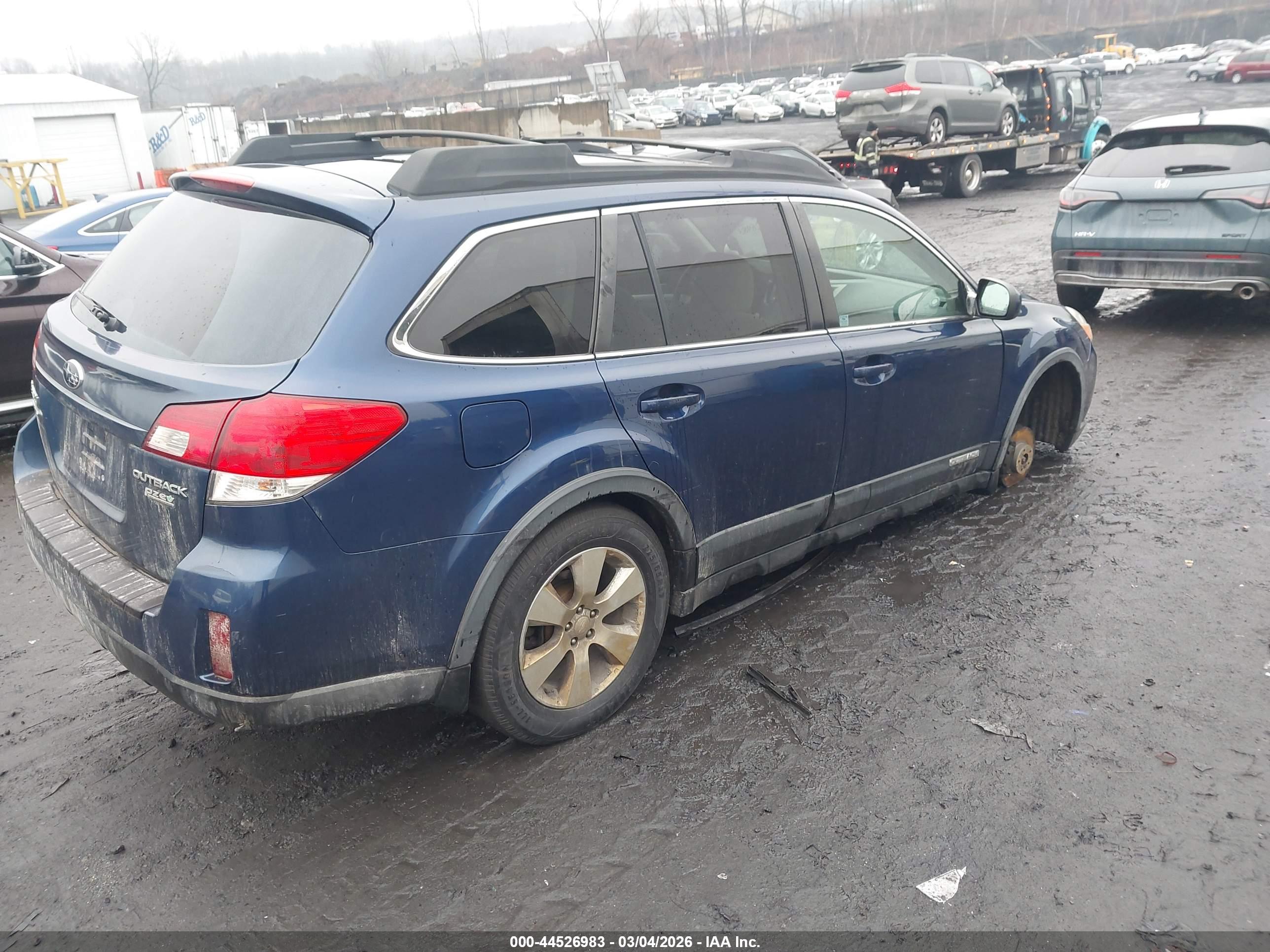 SUBARU OUTBACK image 4
