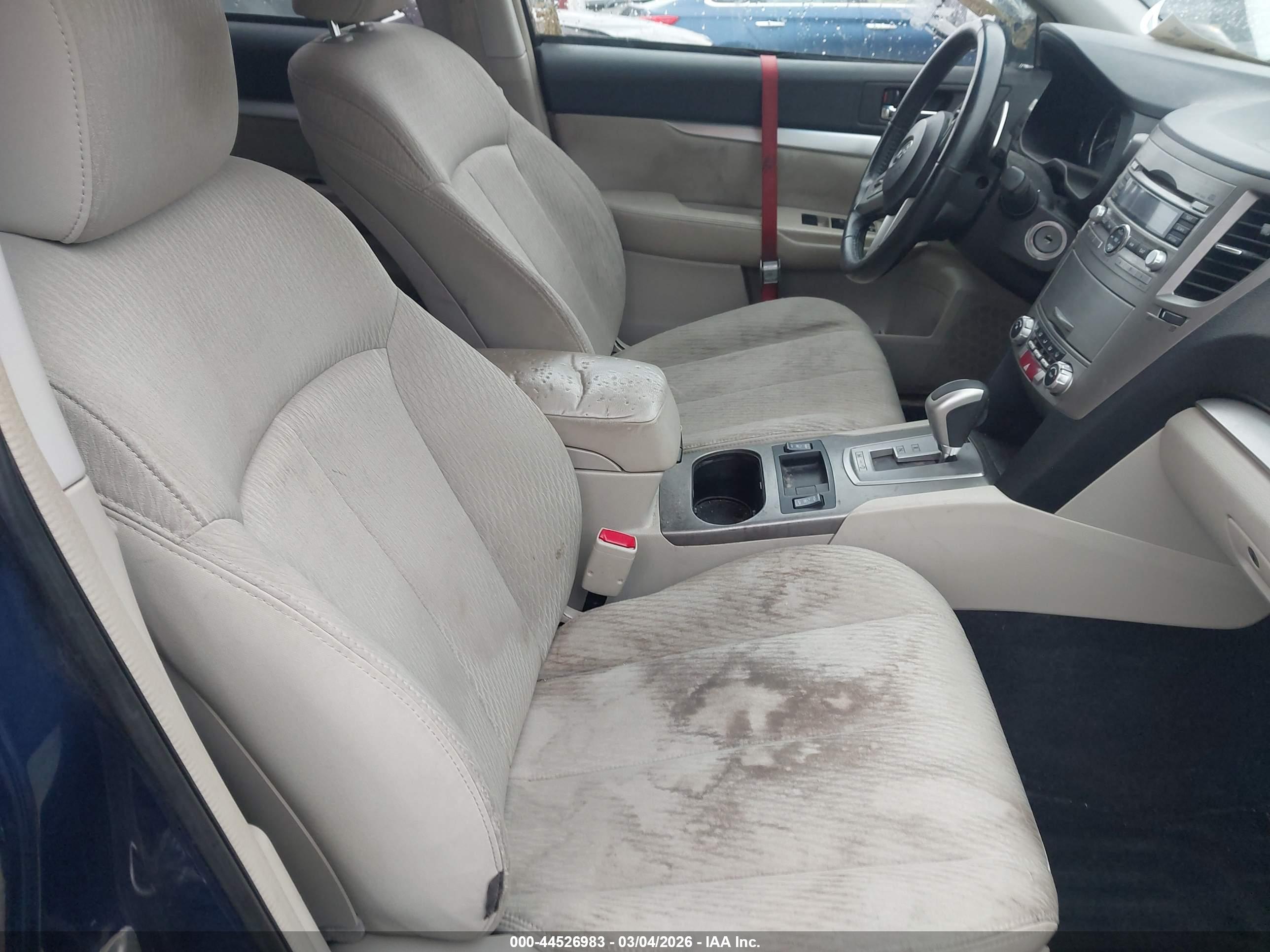 SUBARU OUTBACK image 5