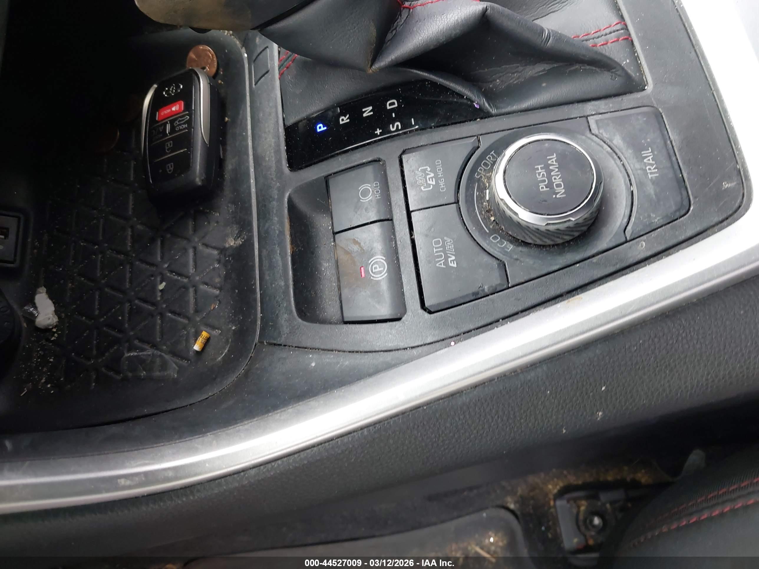 TOYOTA RAV4 image 11