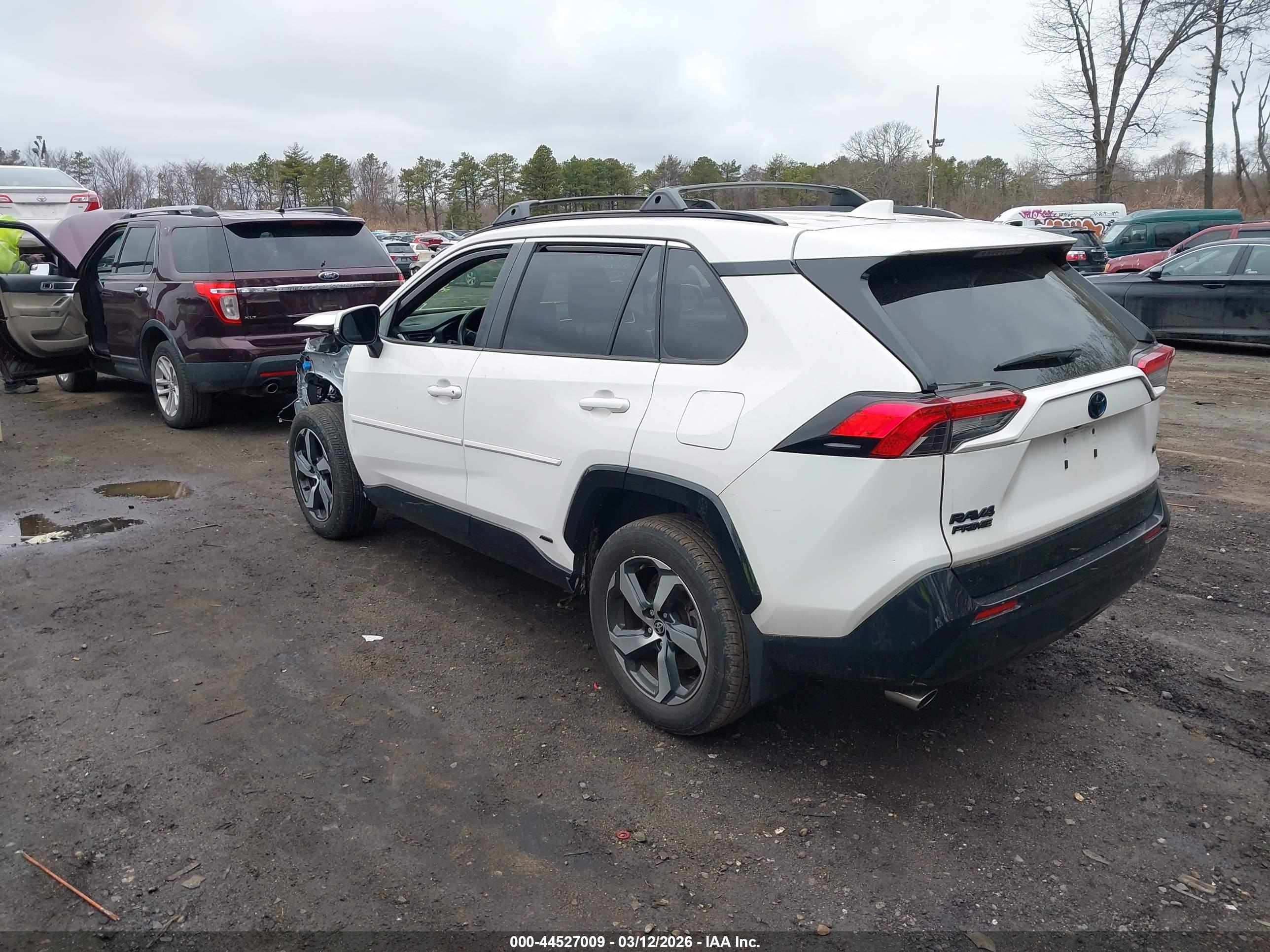 TOYOTA RAV4 image 3