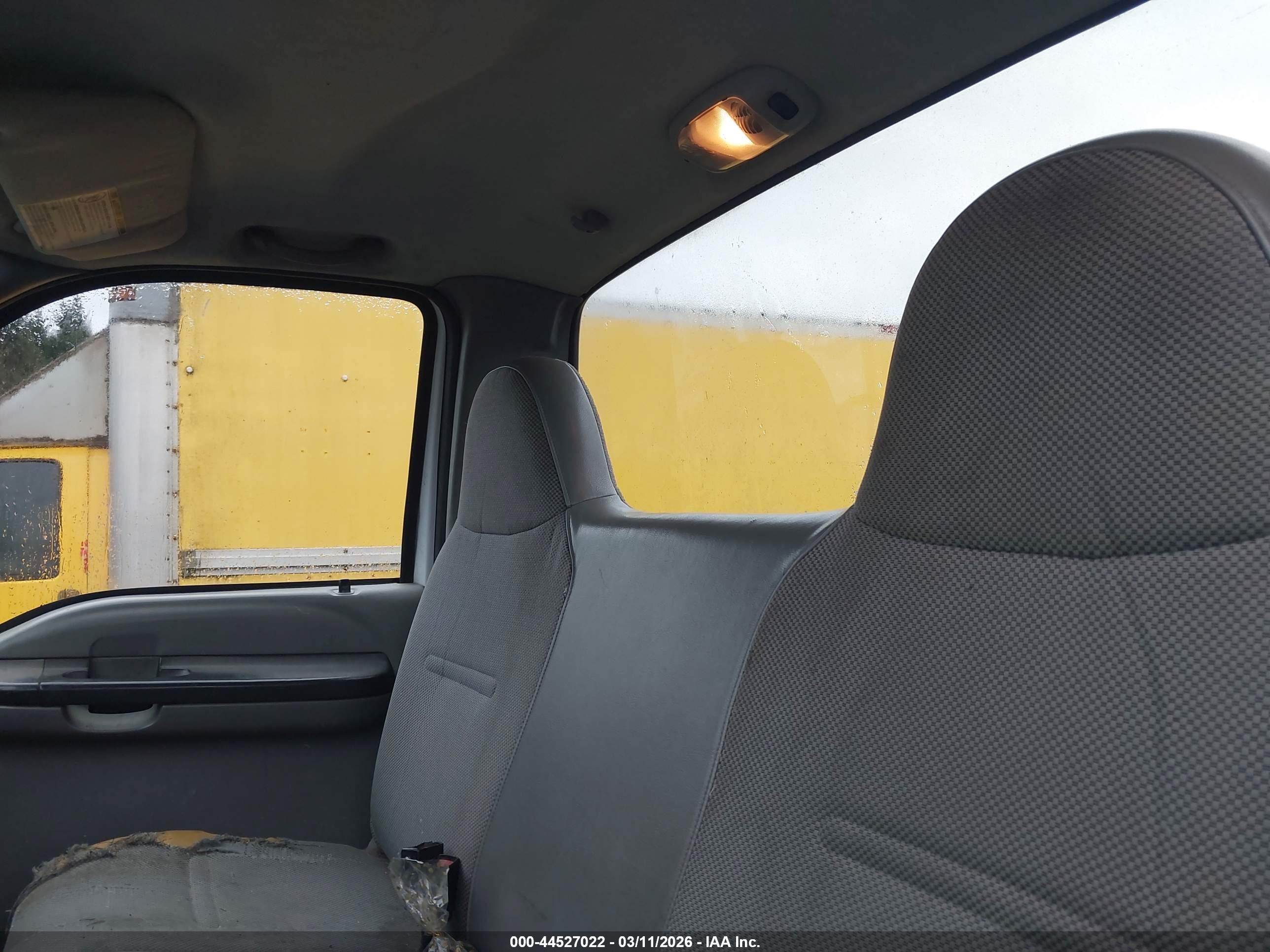 FORD F-550 image 7