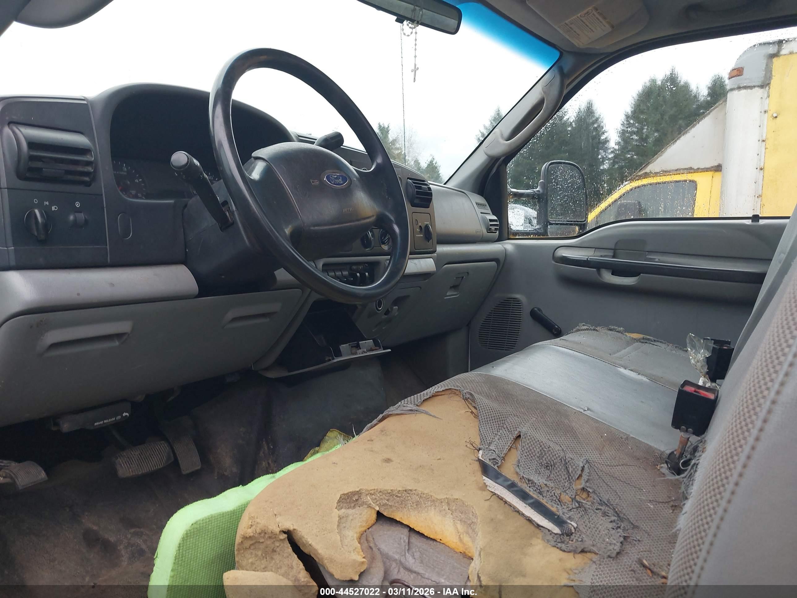 FORD F-550 image 8