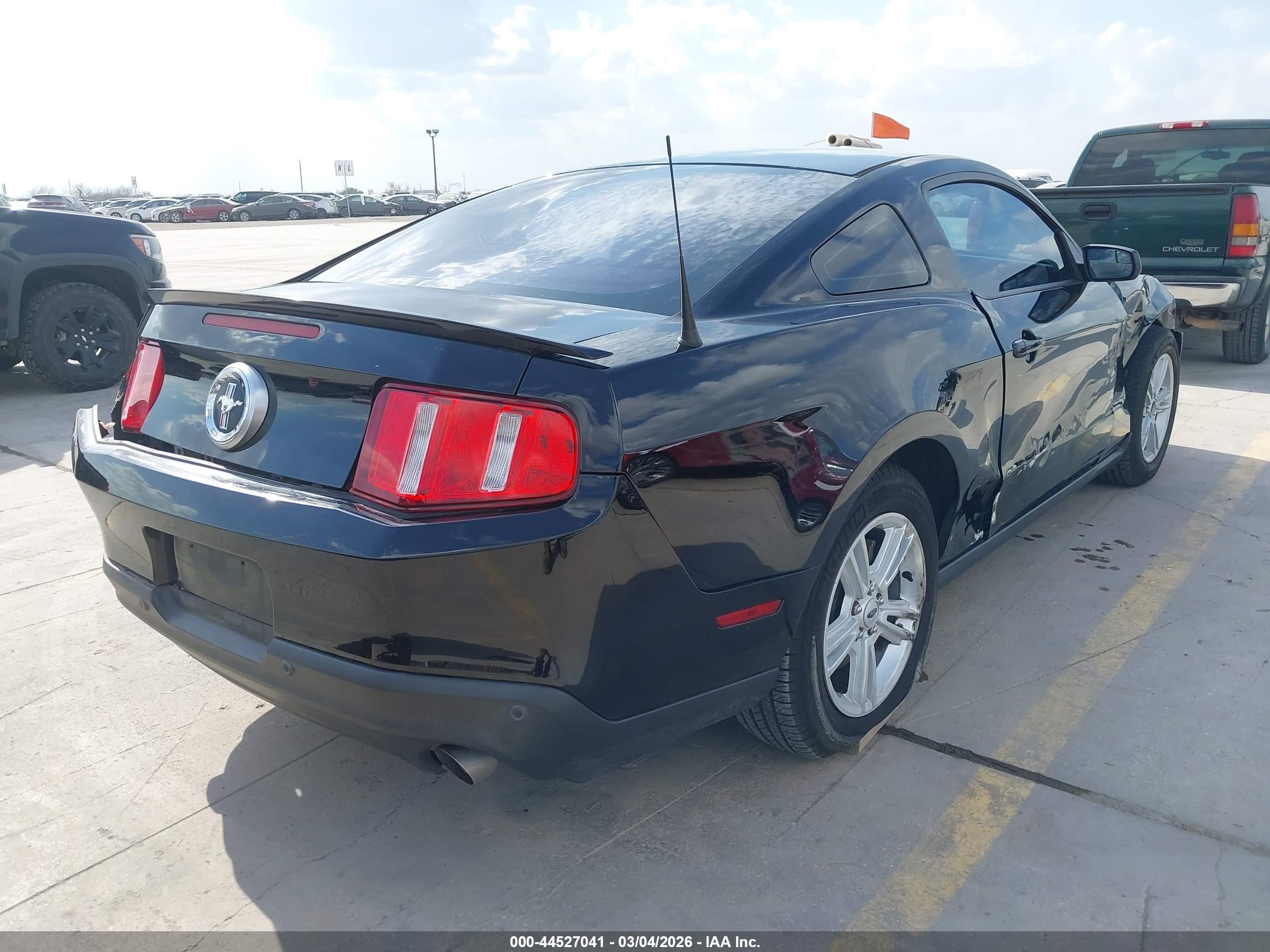FORD MUSTANG image 4
