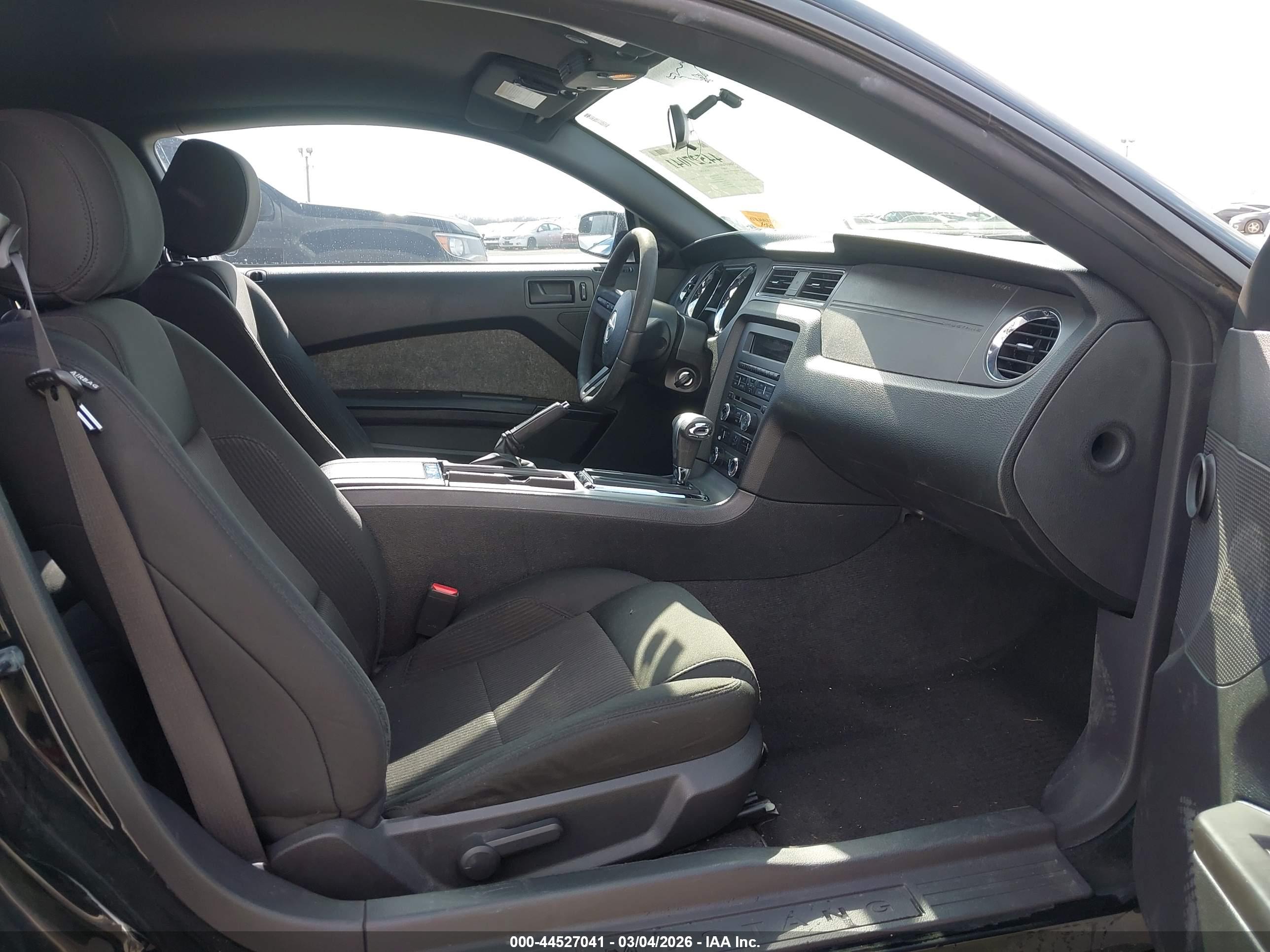 FORD MUSTANG image 5