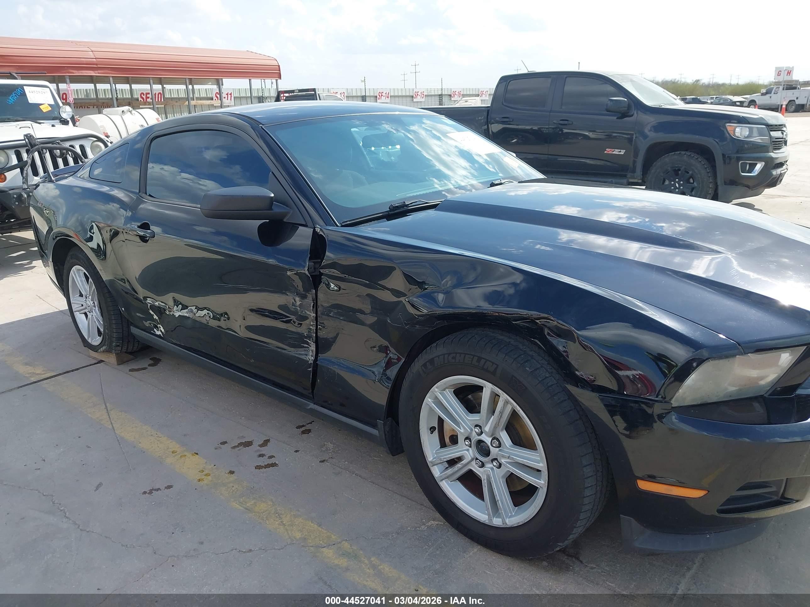 FORD MUSTANG image 6