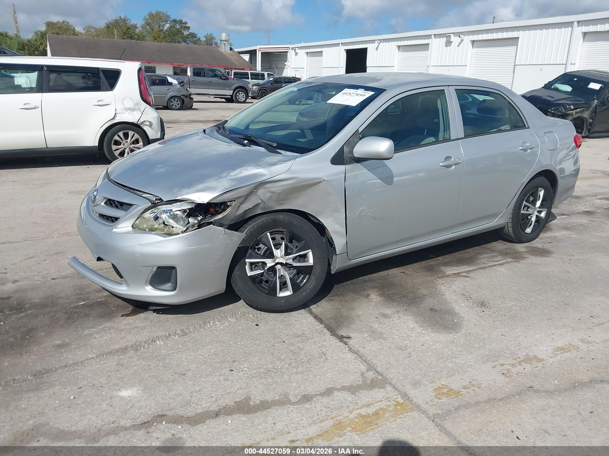 TOYOTA COROLLA image 2