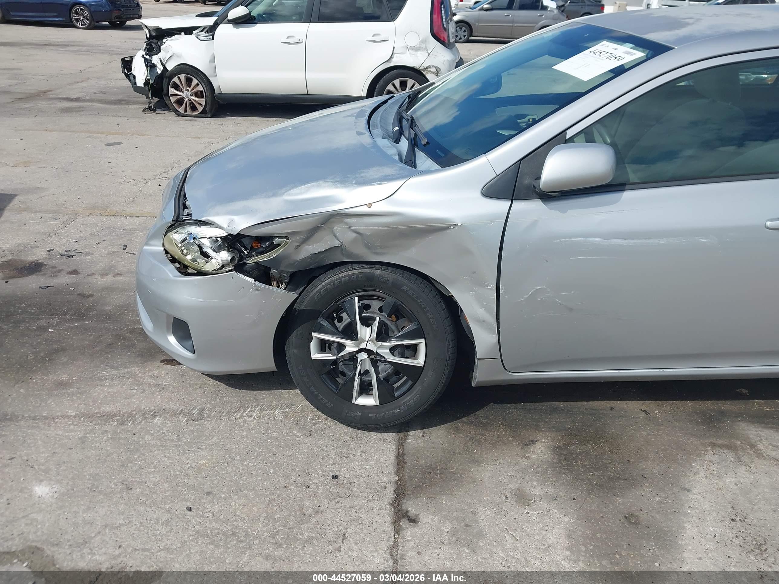 TOYOTA COROLLA image 6