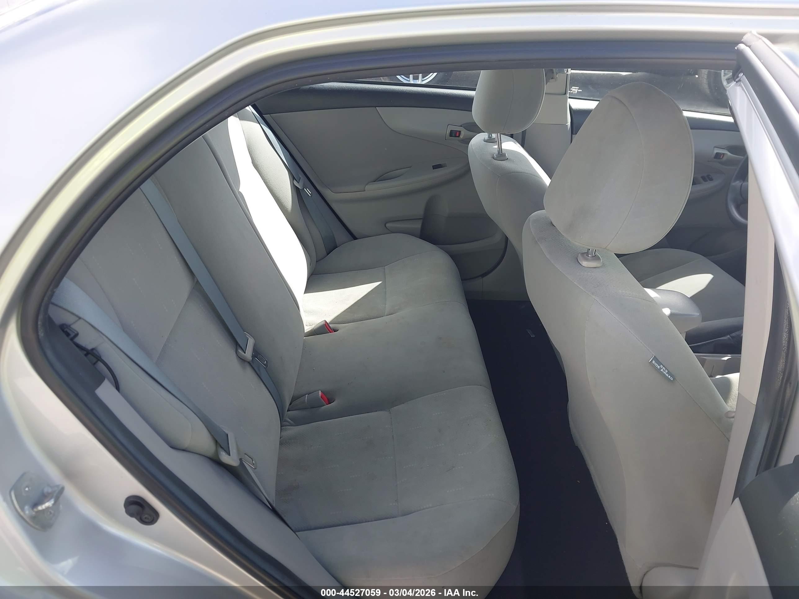 TOYOTA COROLLA image 8