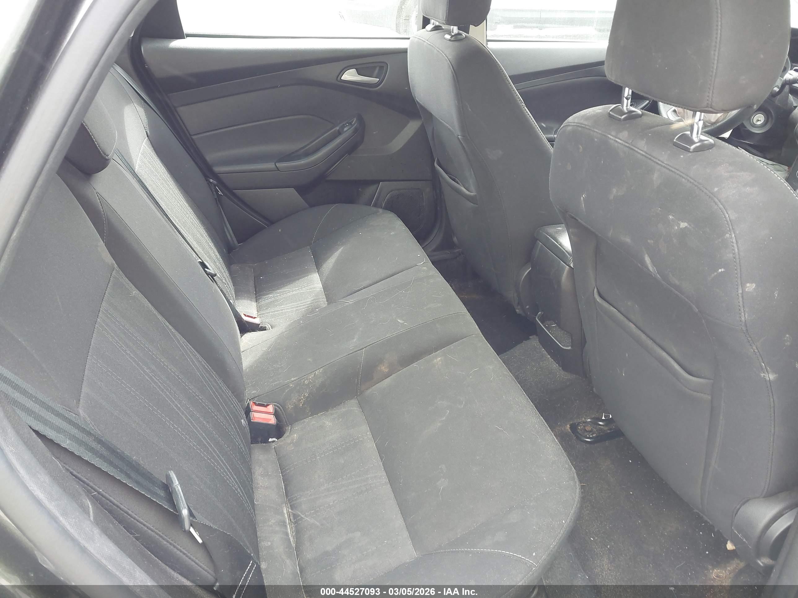 FORD FOCUS image 8