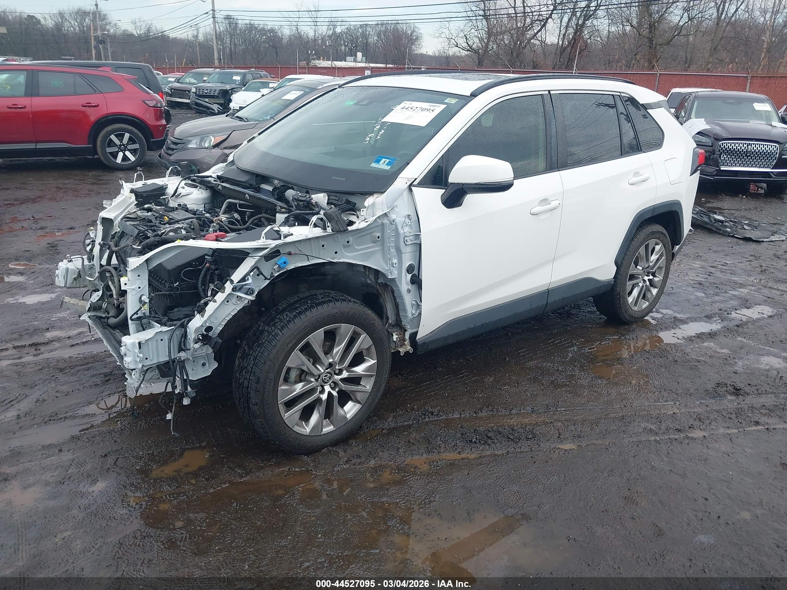 TOYOTA RAV4 image 2