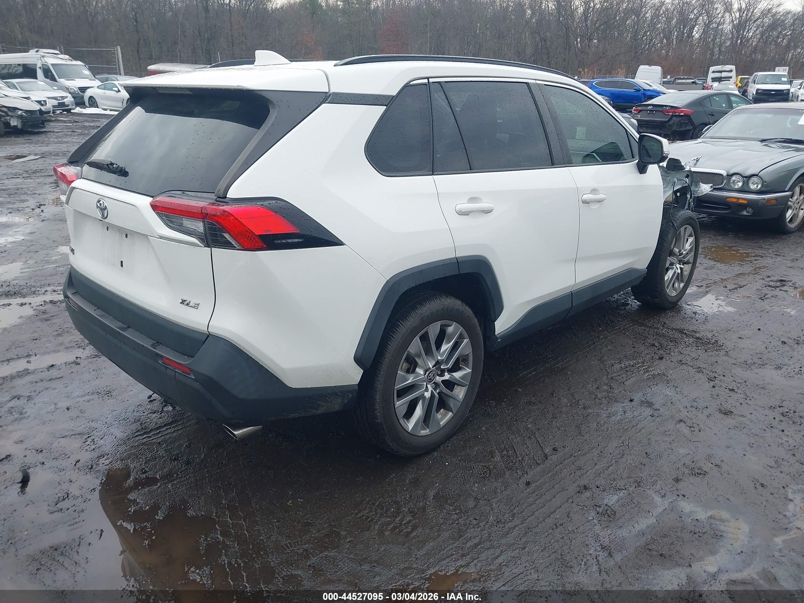 TOYOTA RAV4 image 4