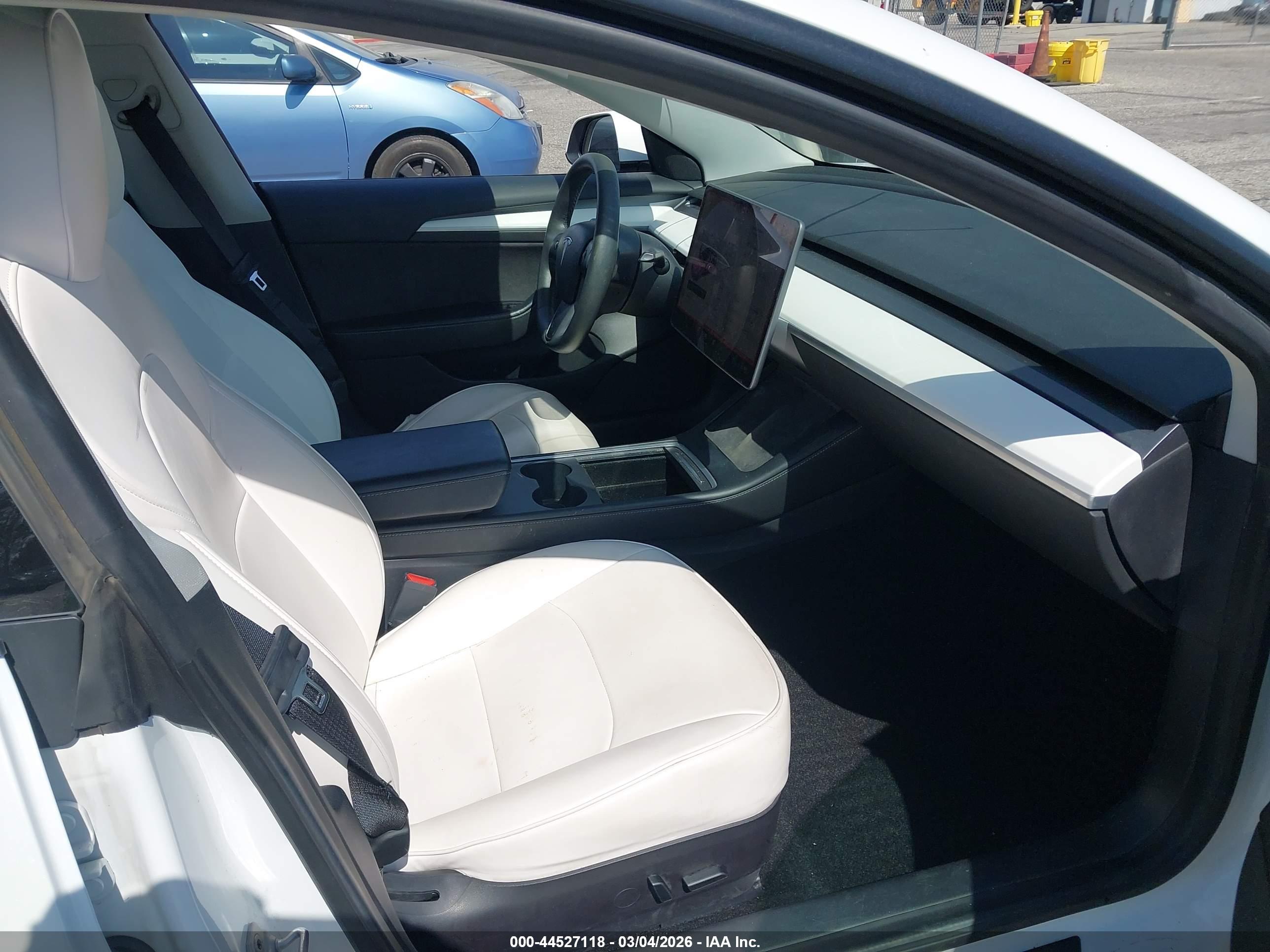 TESLA MODEL image 5