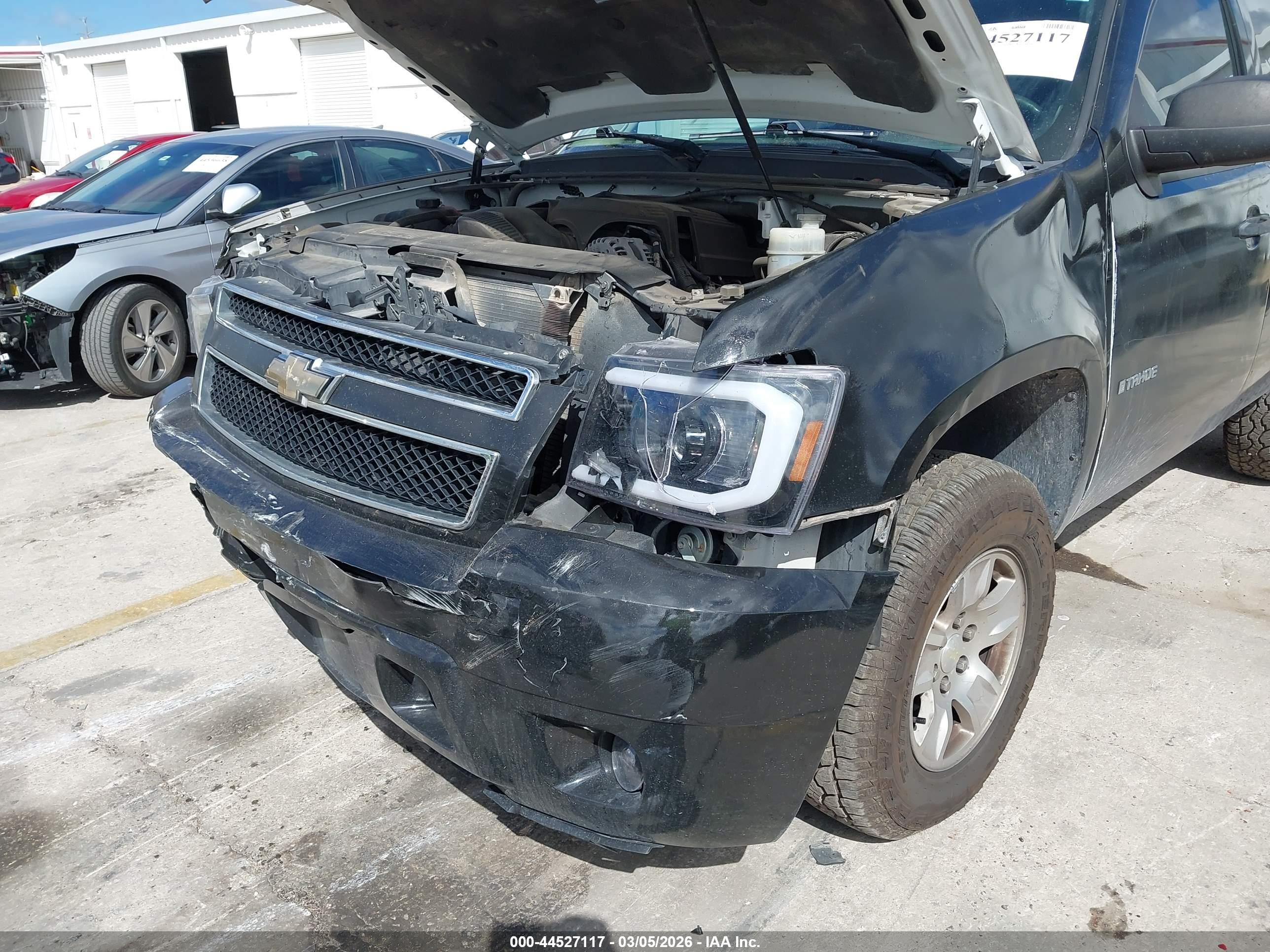 CHEVROLET TAHOE image 6