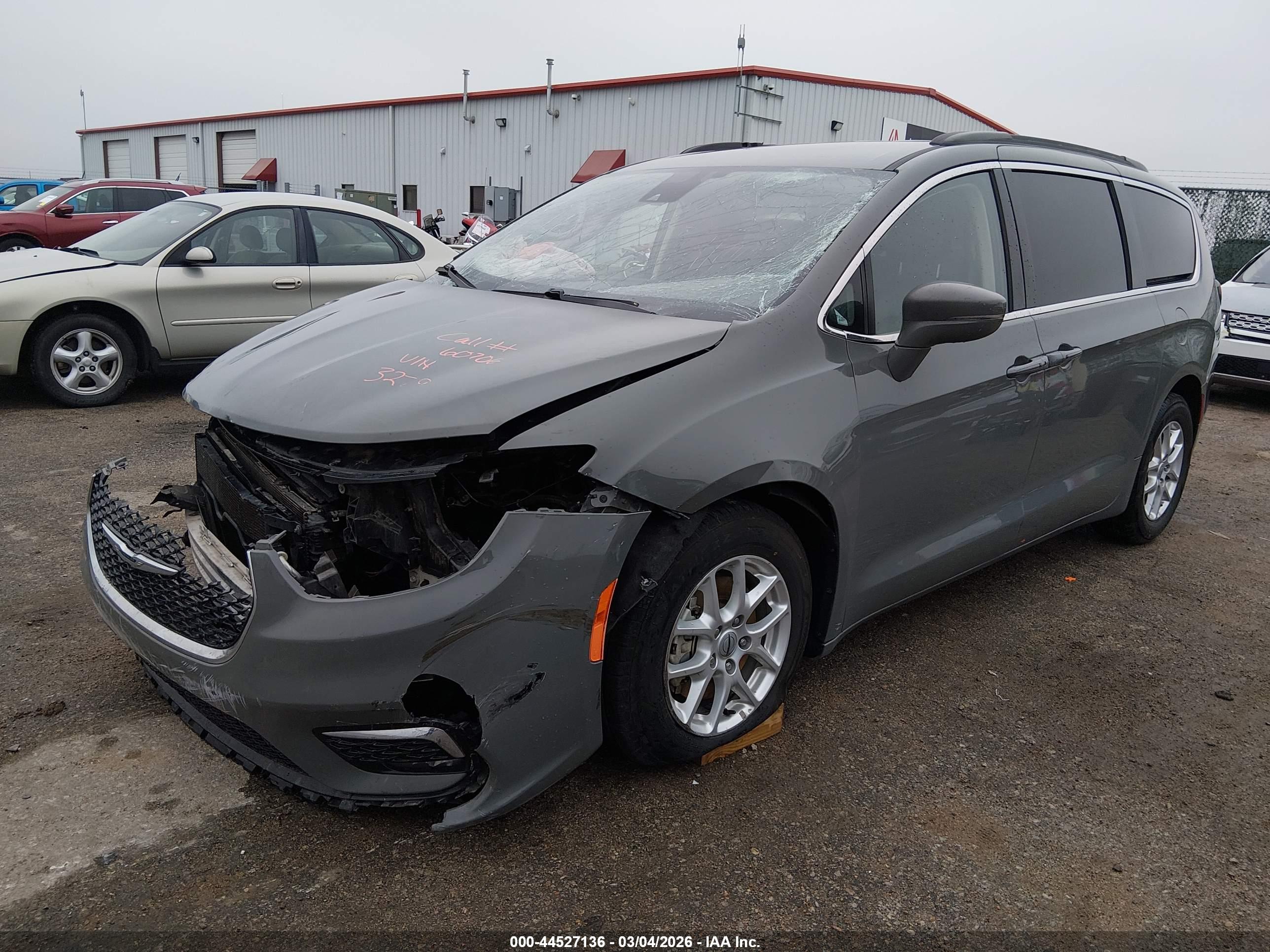 CHRYSLER PACIFICA image 2