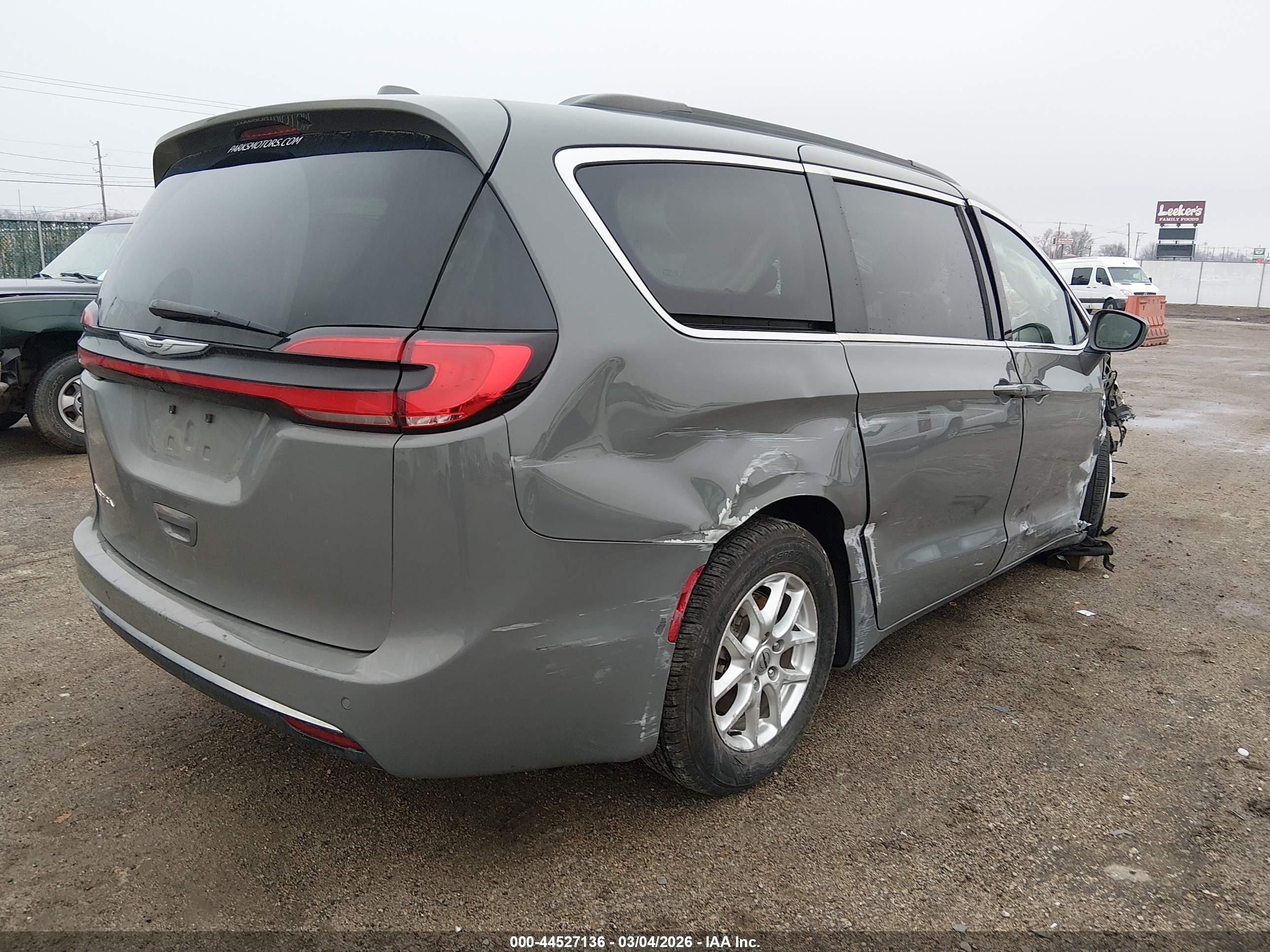 CHRYSLER PACIFICA image 4