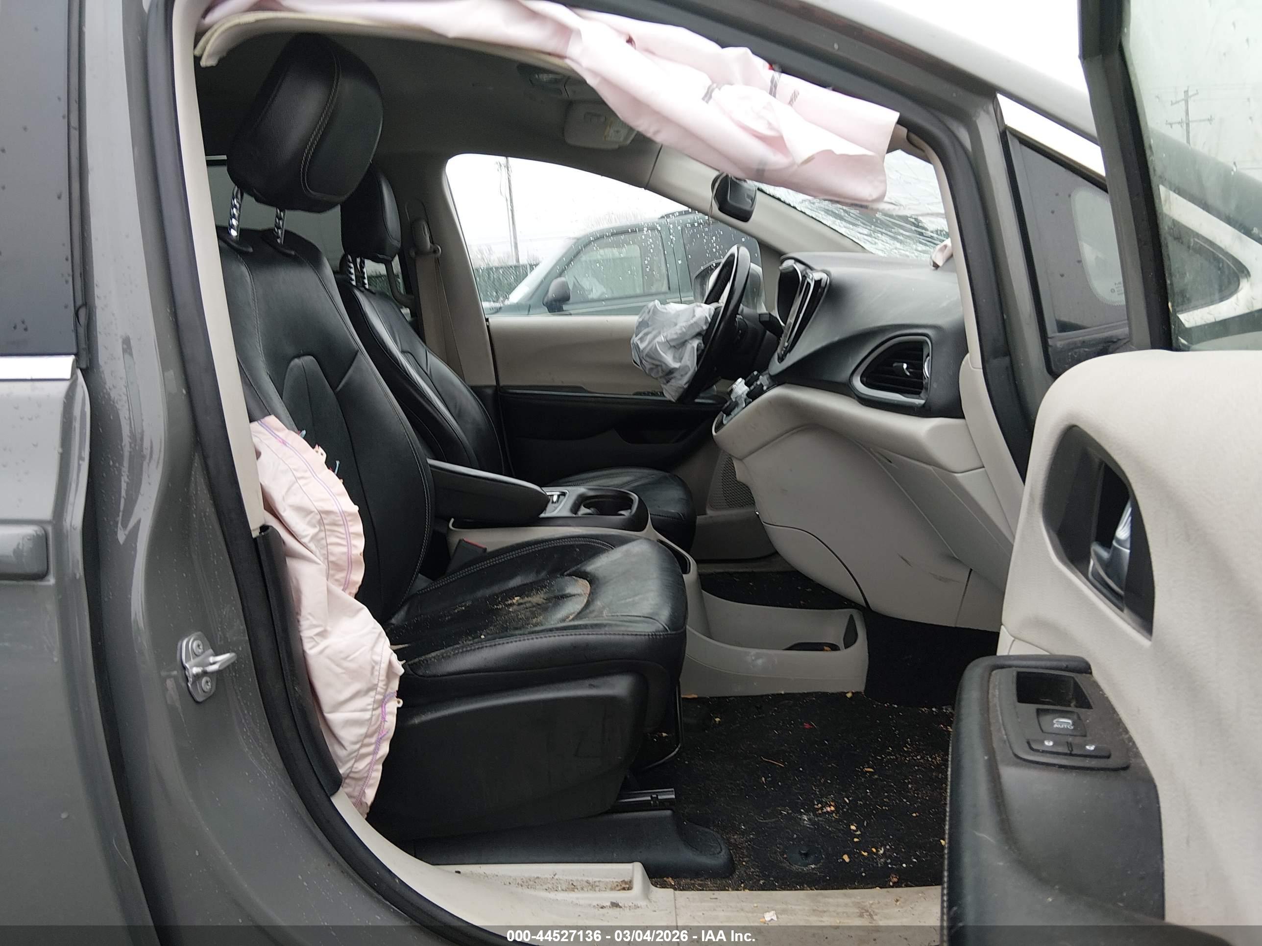 CHRYSLER PACIFICA image 5