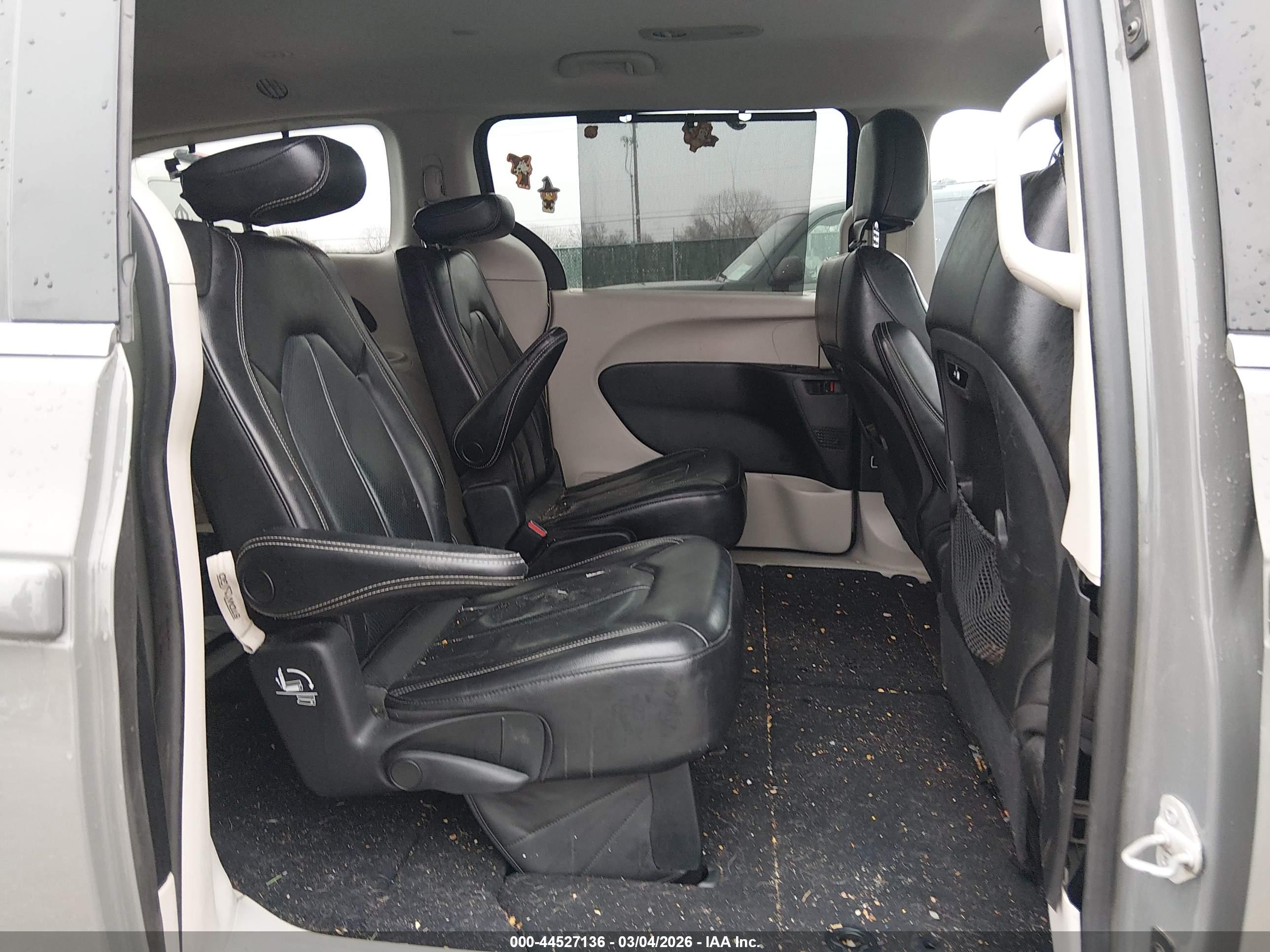 CHRYSLER PACIFICA image 8