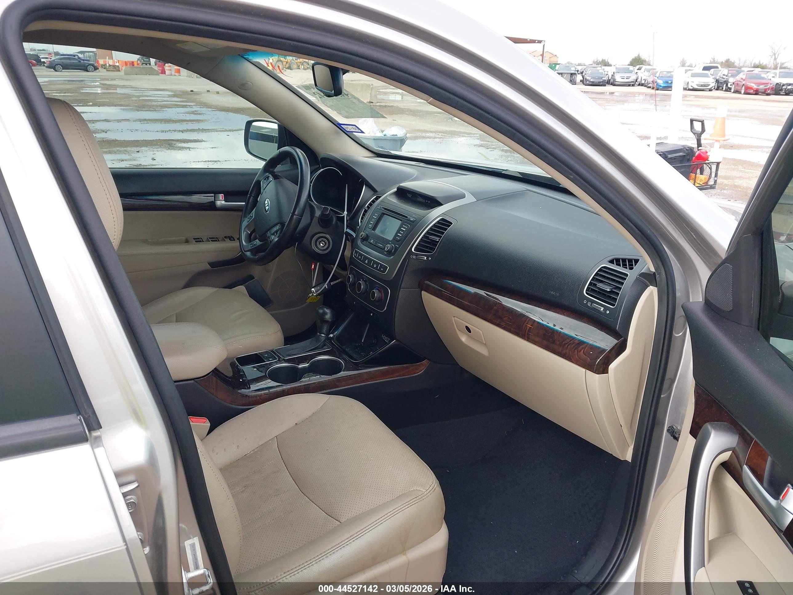 KIA SORENTO image 5
