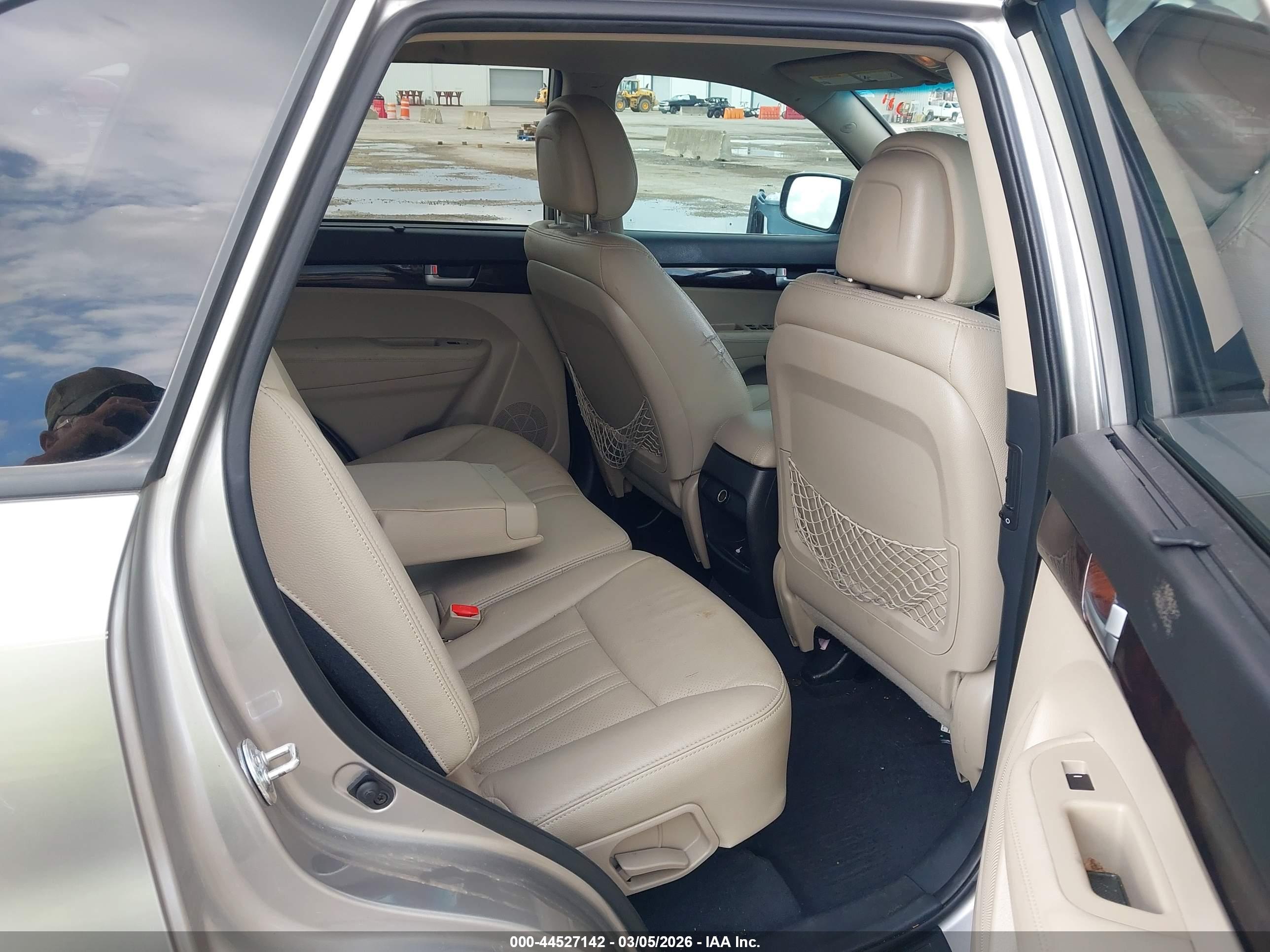 KIA SORENTO image 8