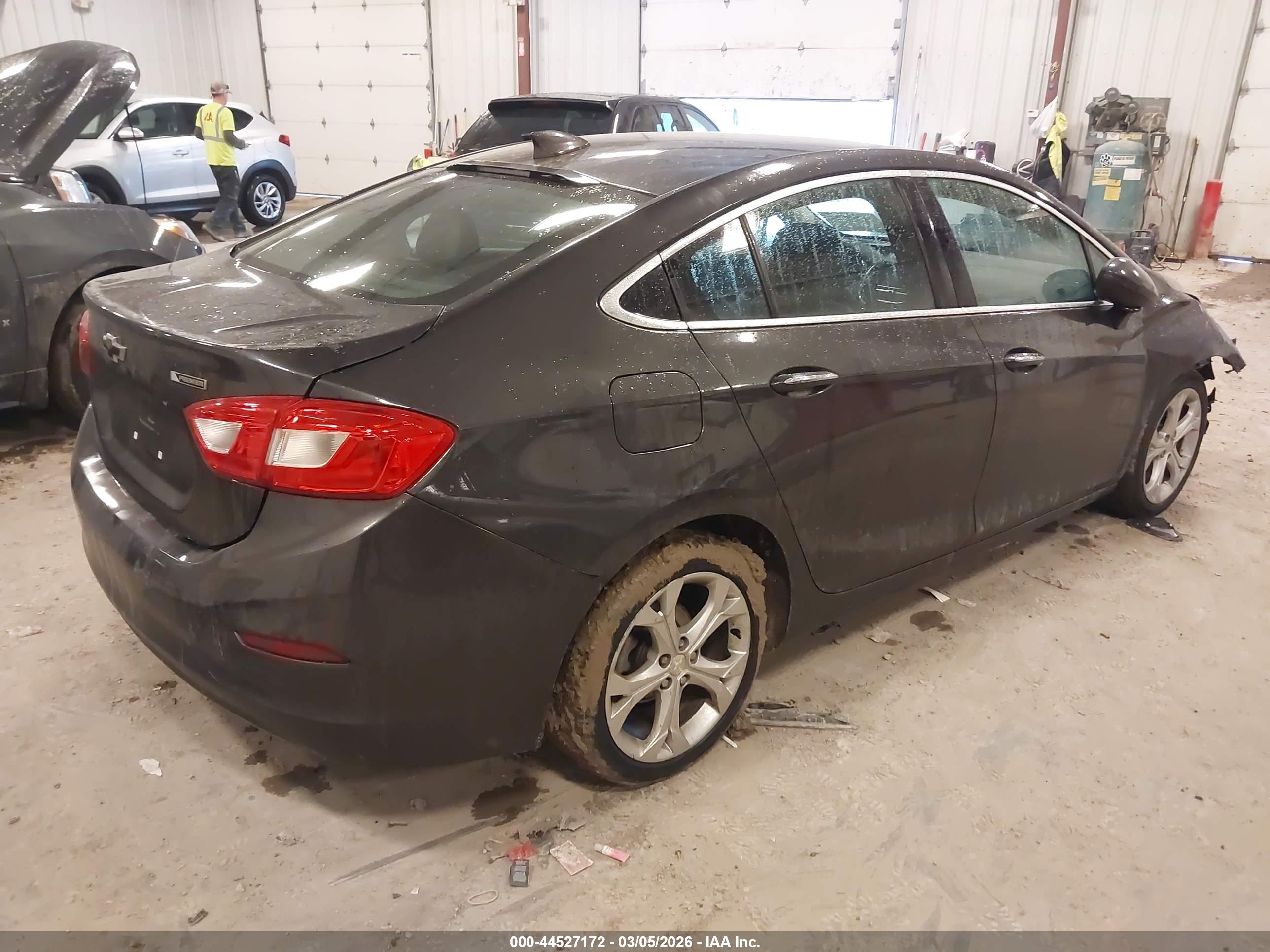 CHEVROLET CRUZE image 4