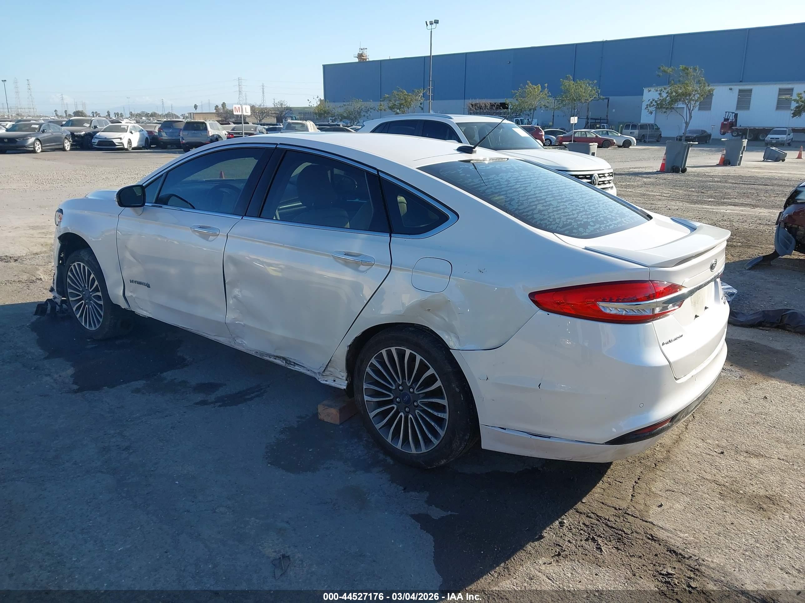FORD FUSION image 3
