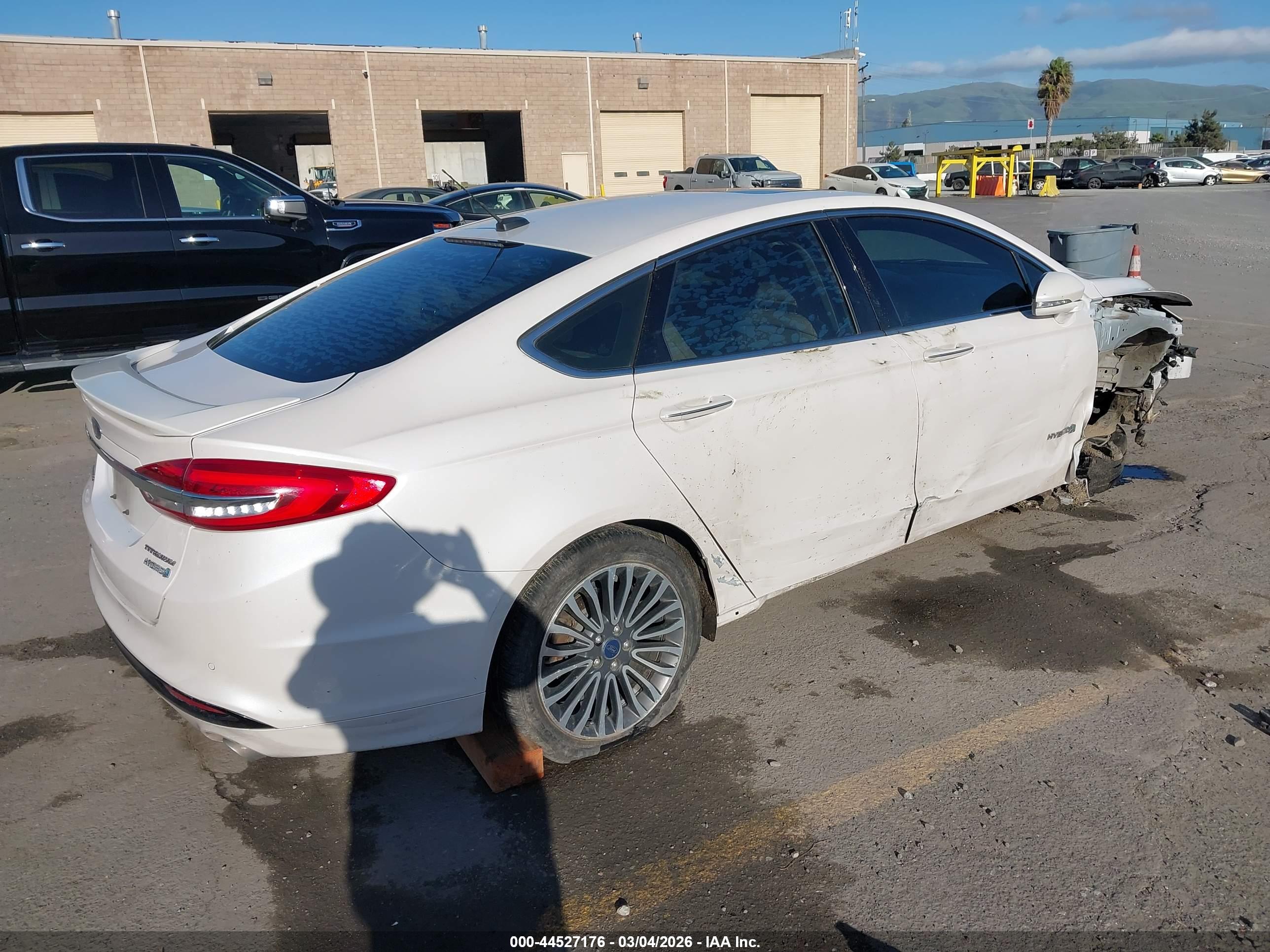 FORD FUSION image 4