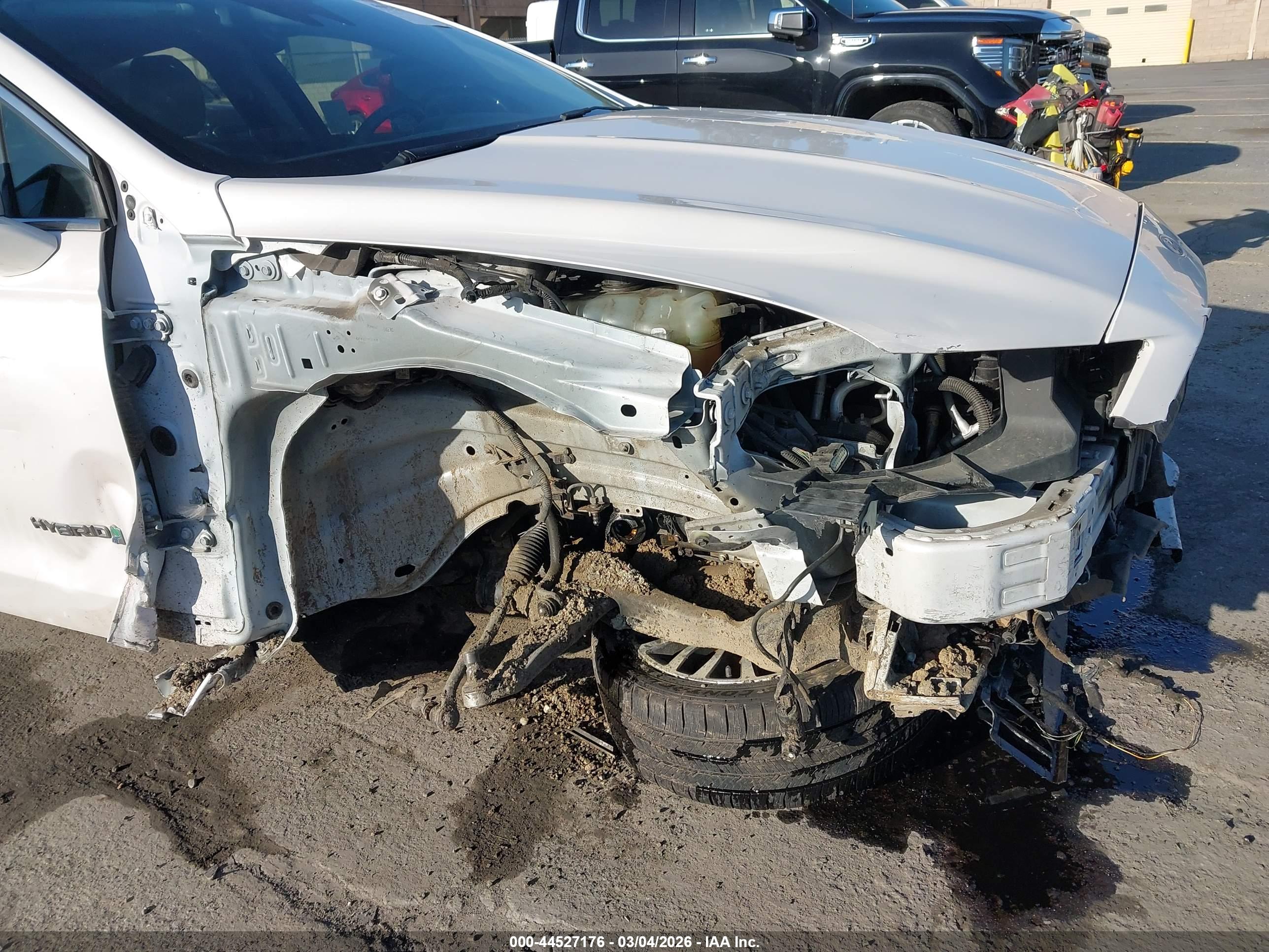 FORD FUSION image 6