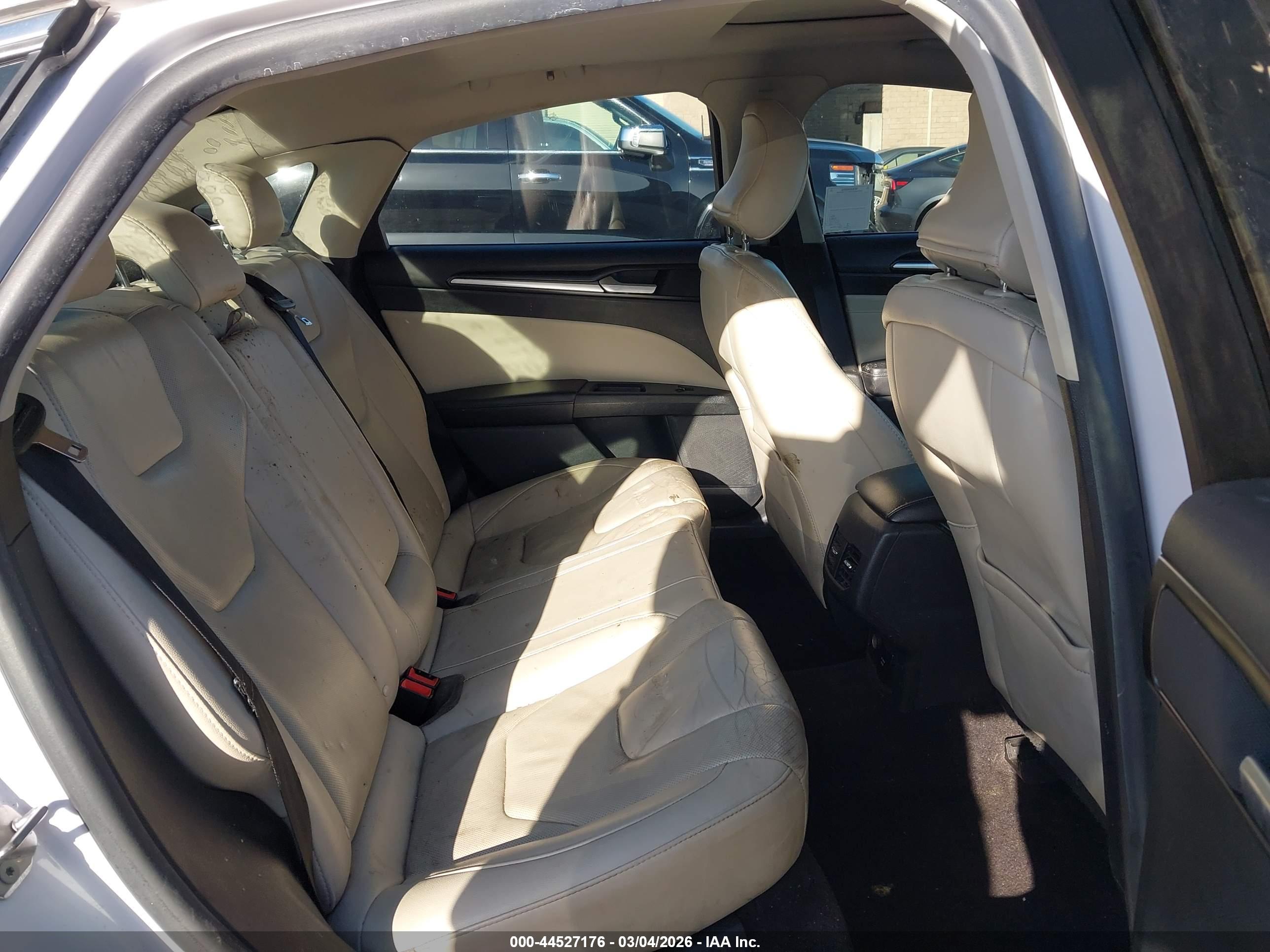 FORD FUSION image 8