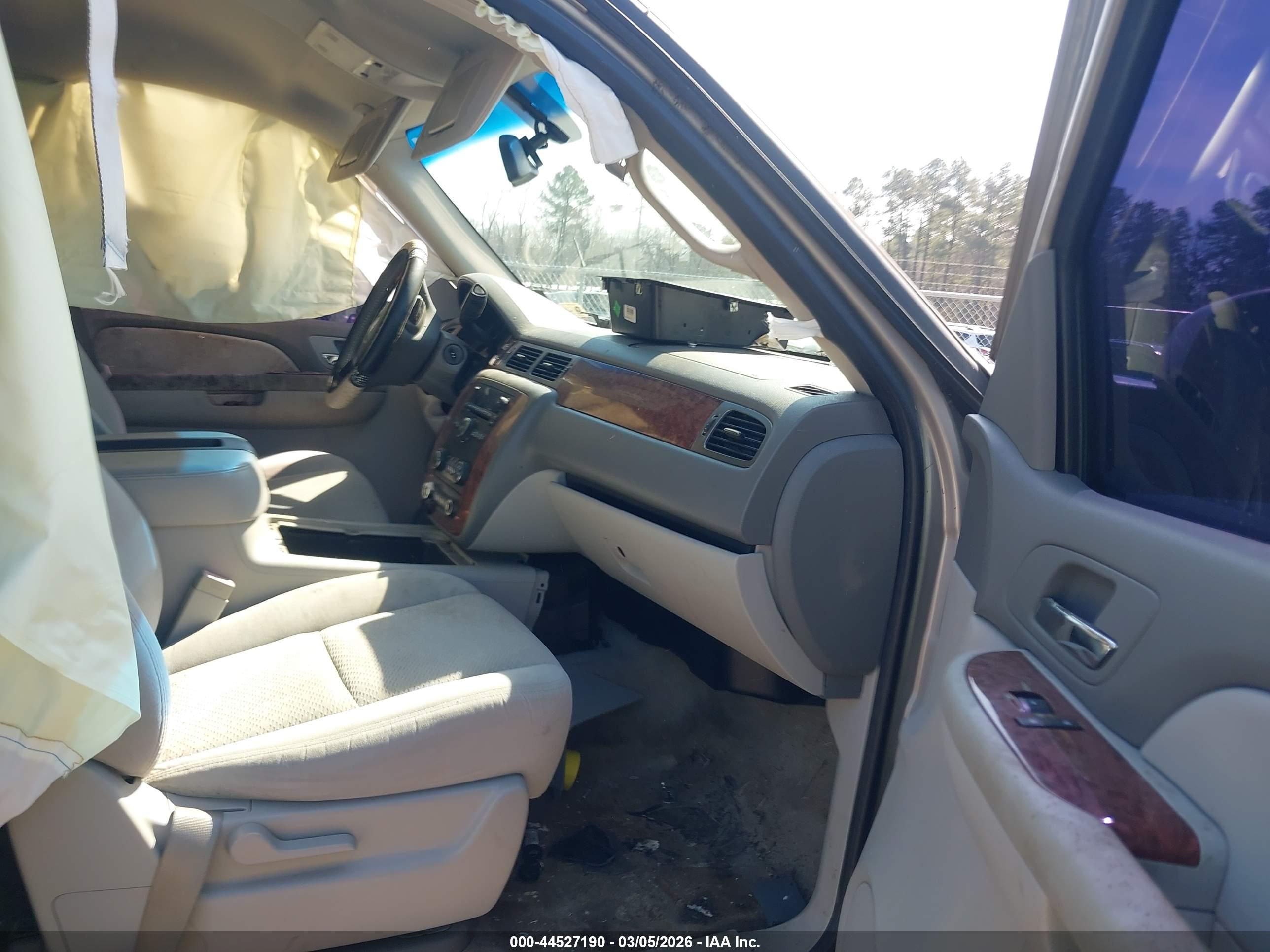 CHEVROLET TAHOE image 5