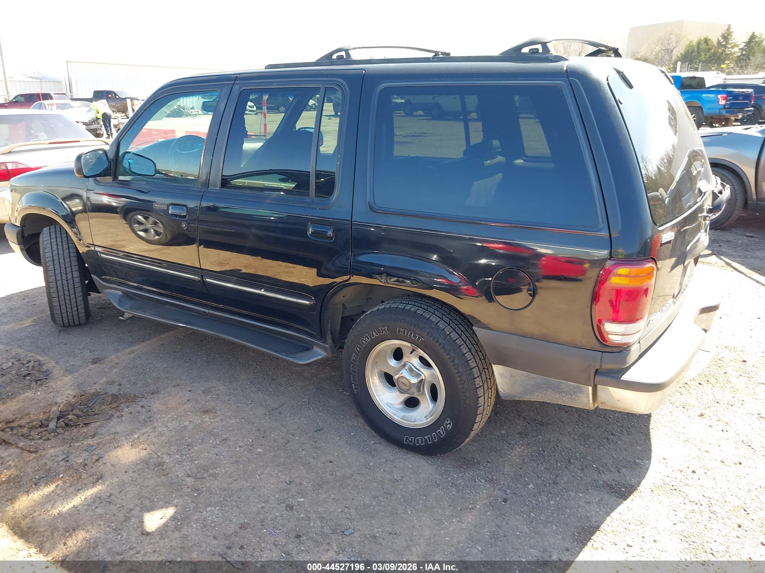 FORD EXPLORER image 3