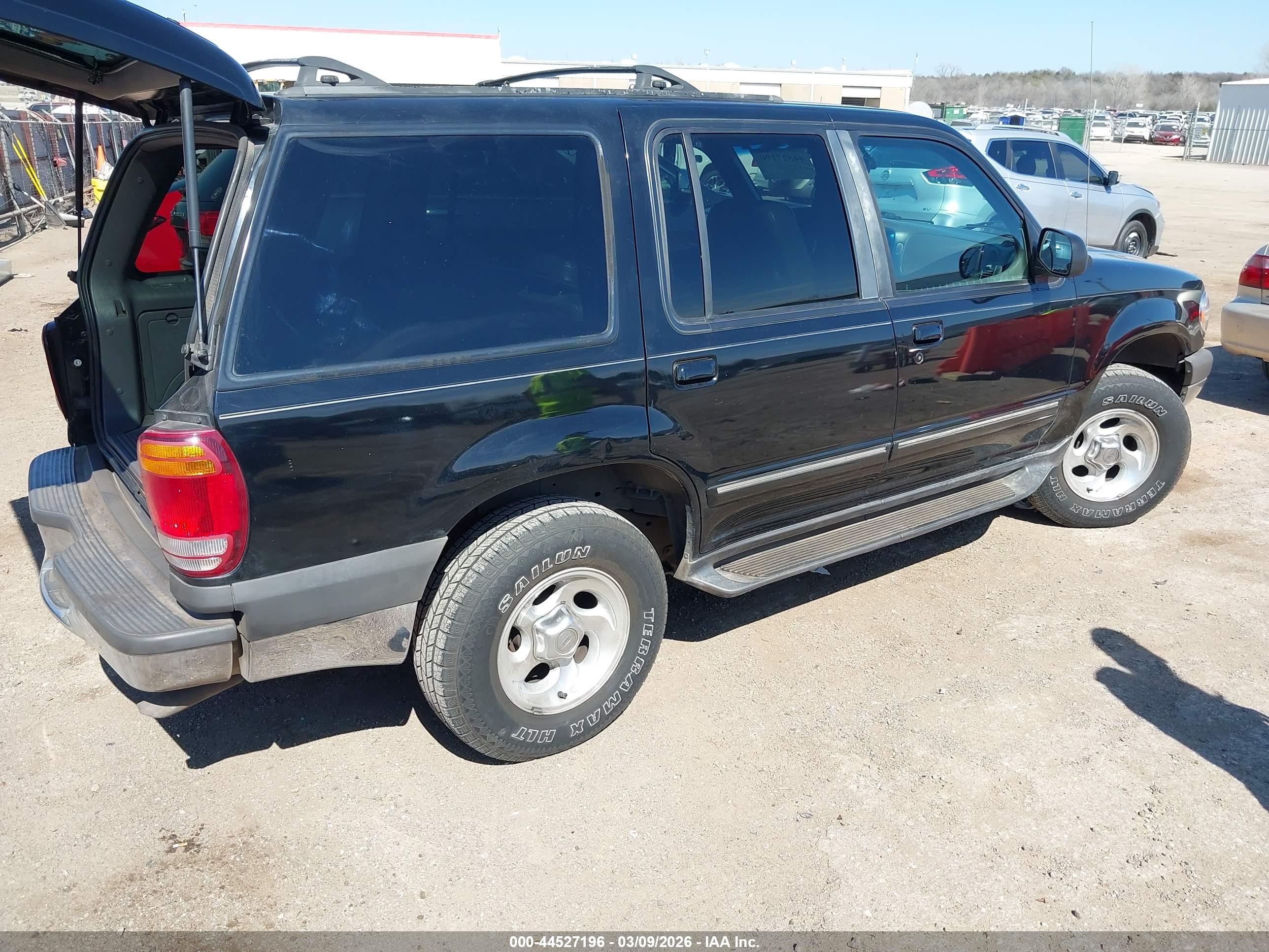 FORD EXPLORER image 4