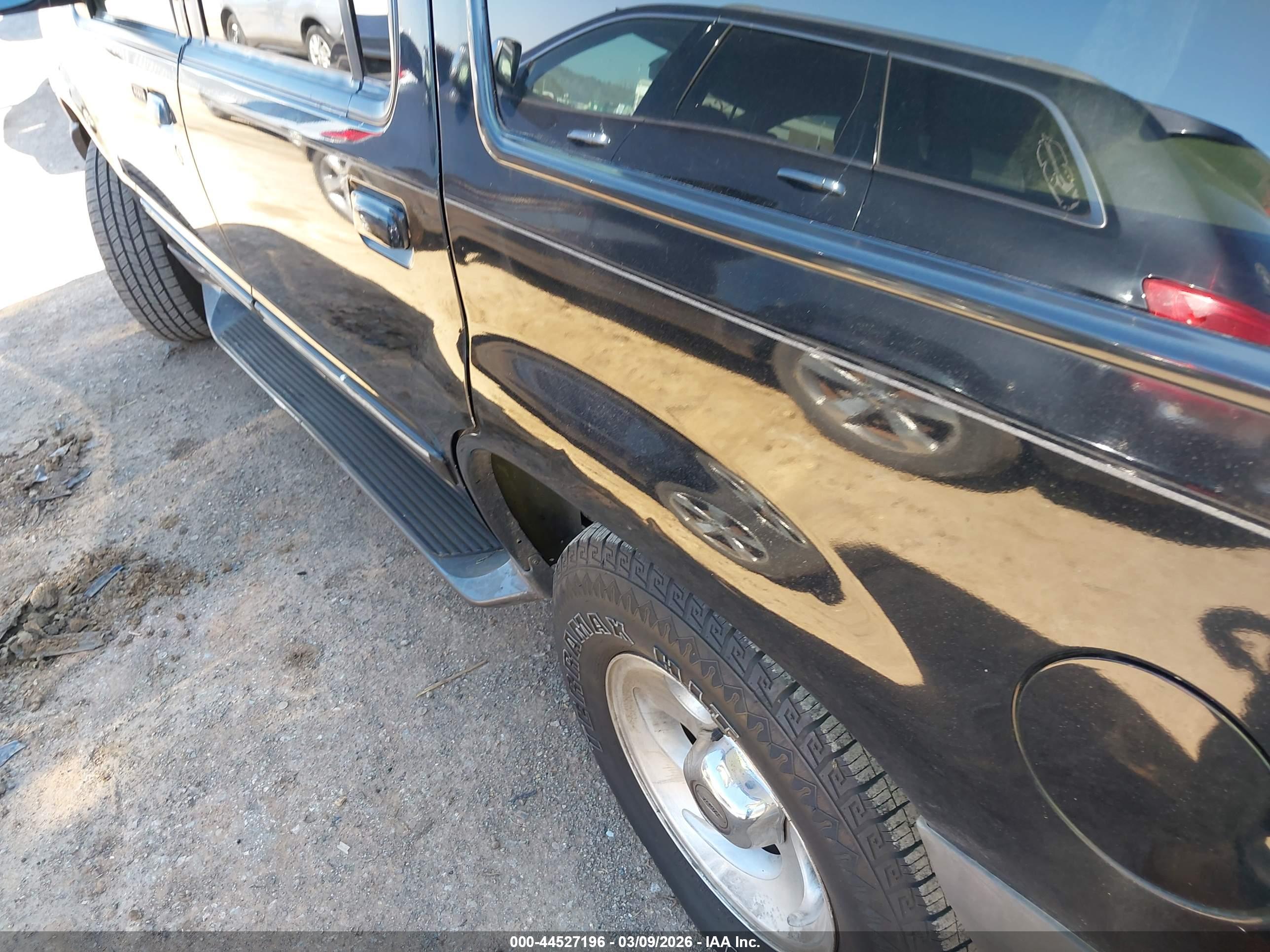 FORD EXPLORER image 6
