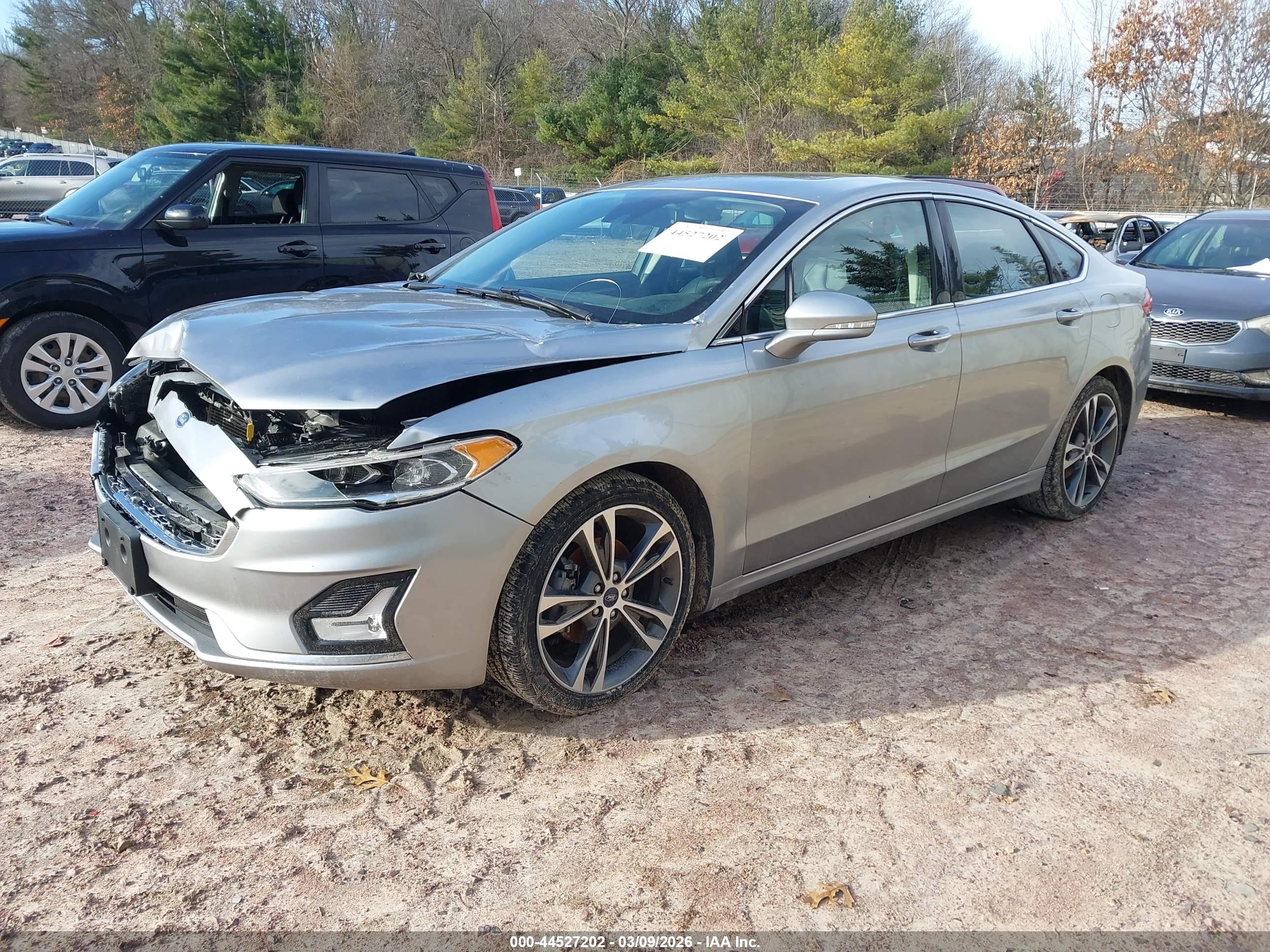 FORD FUSION image 2