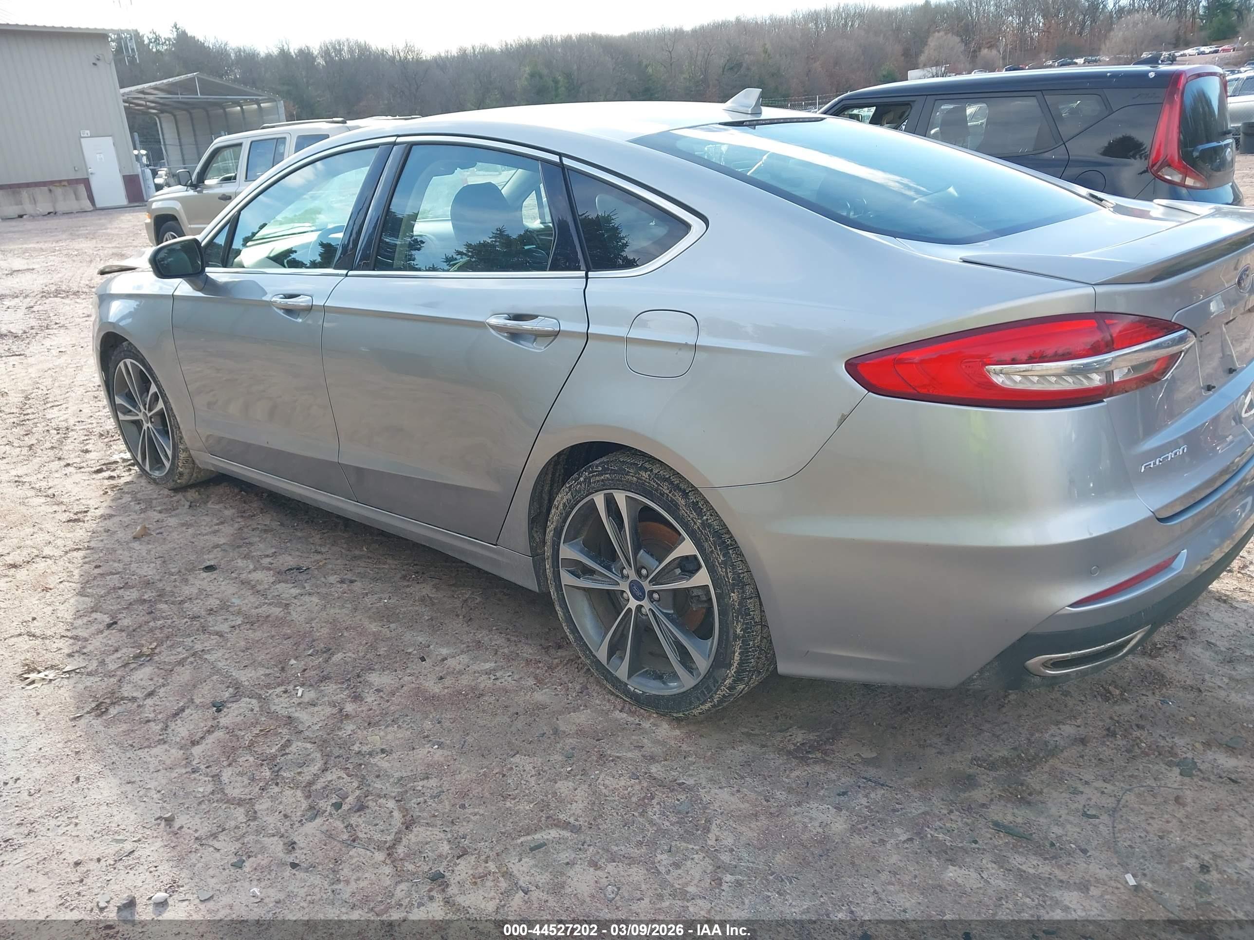 FORD FUSION image 3