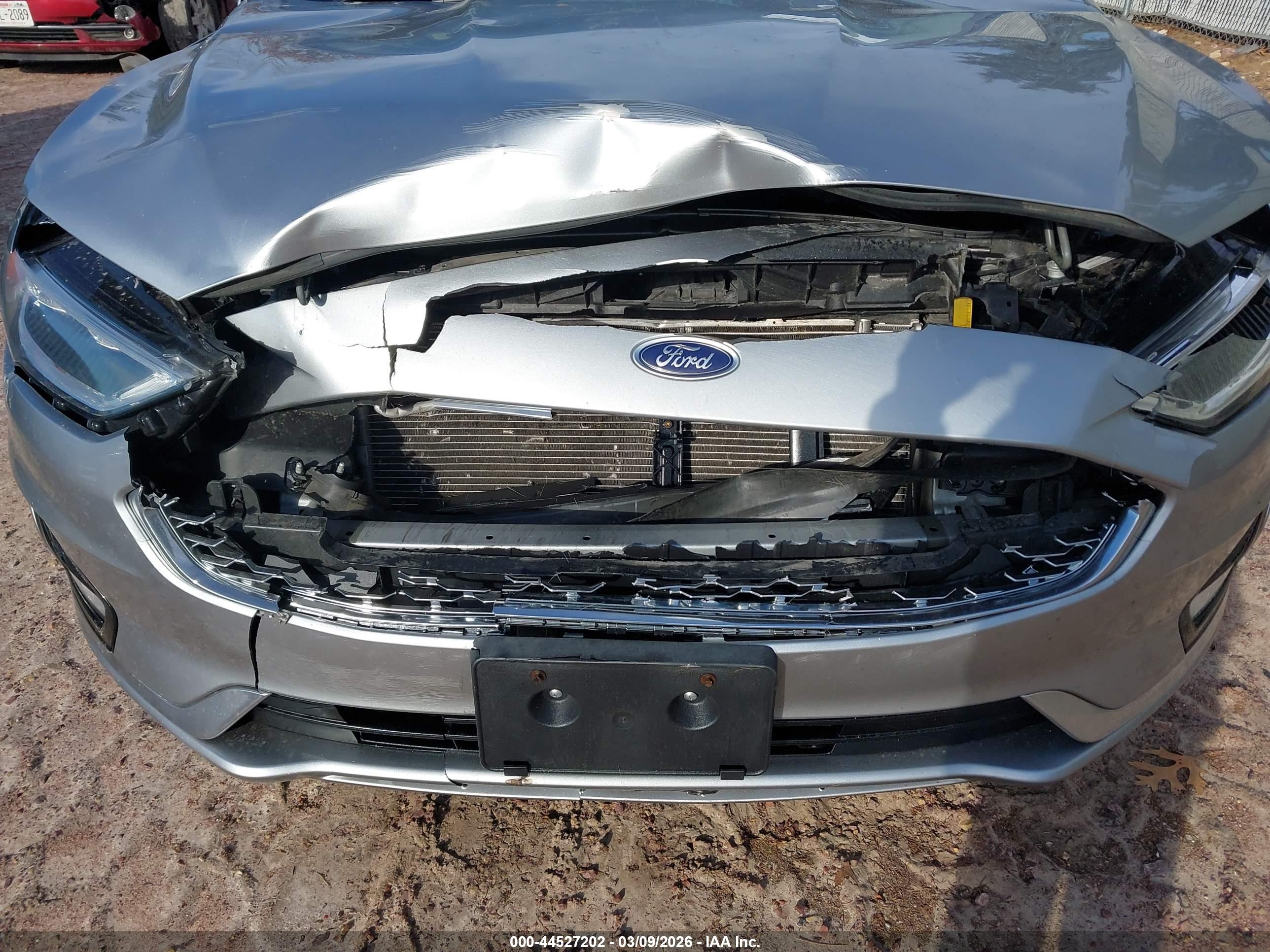 FORD FUSION image 6
