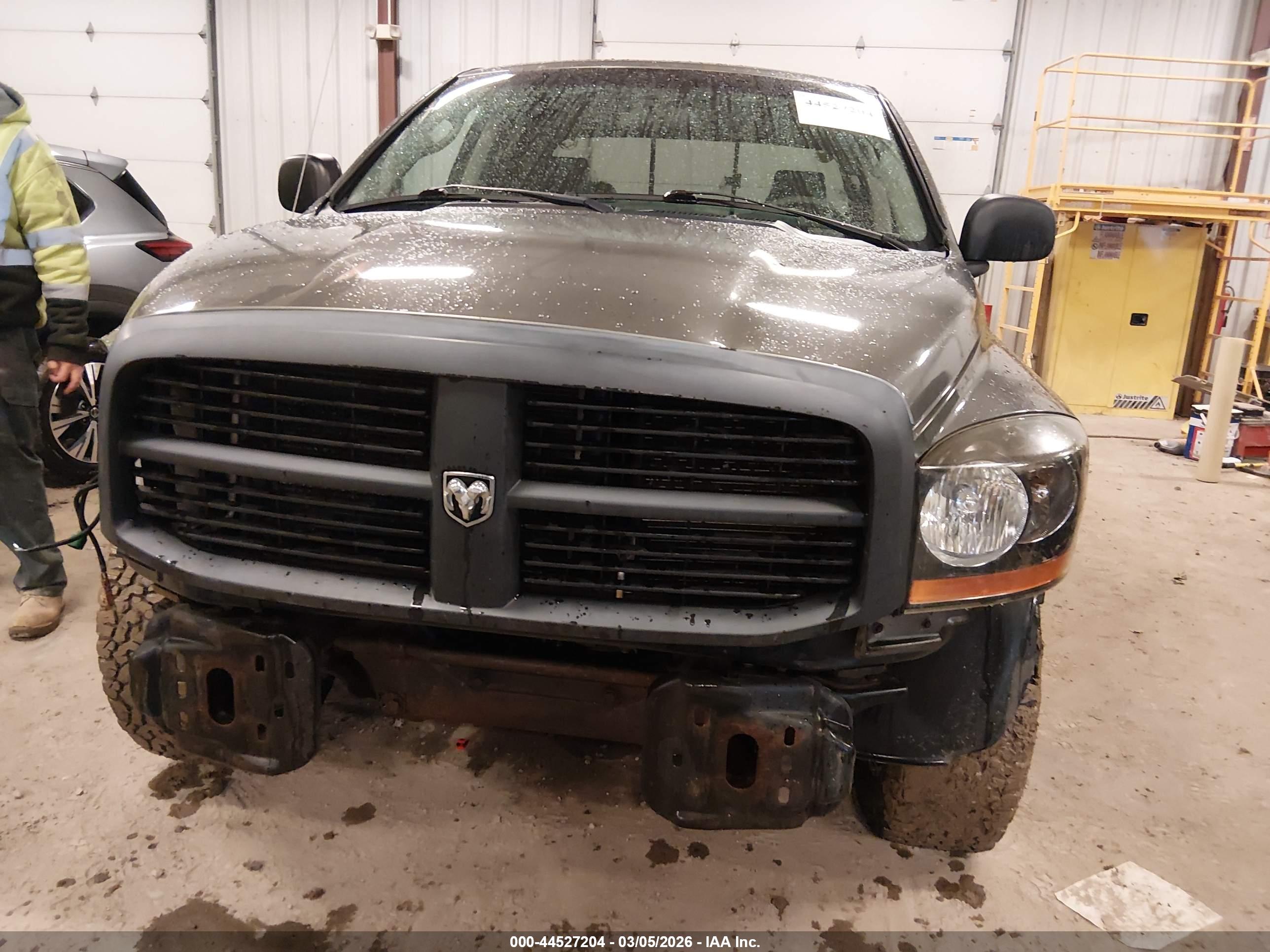 DODGE RAM image 6