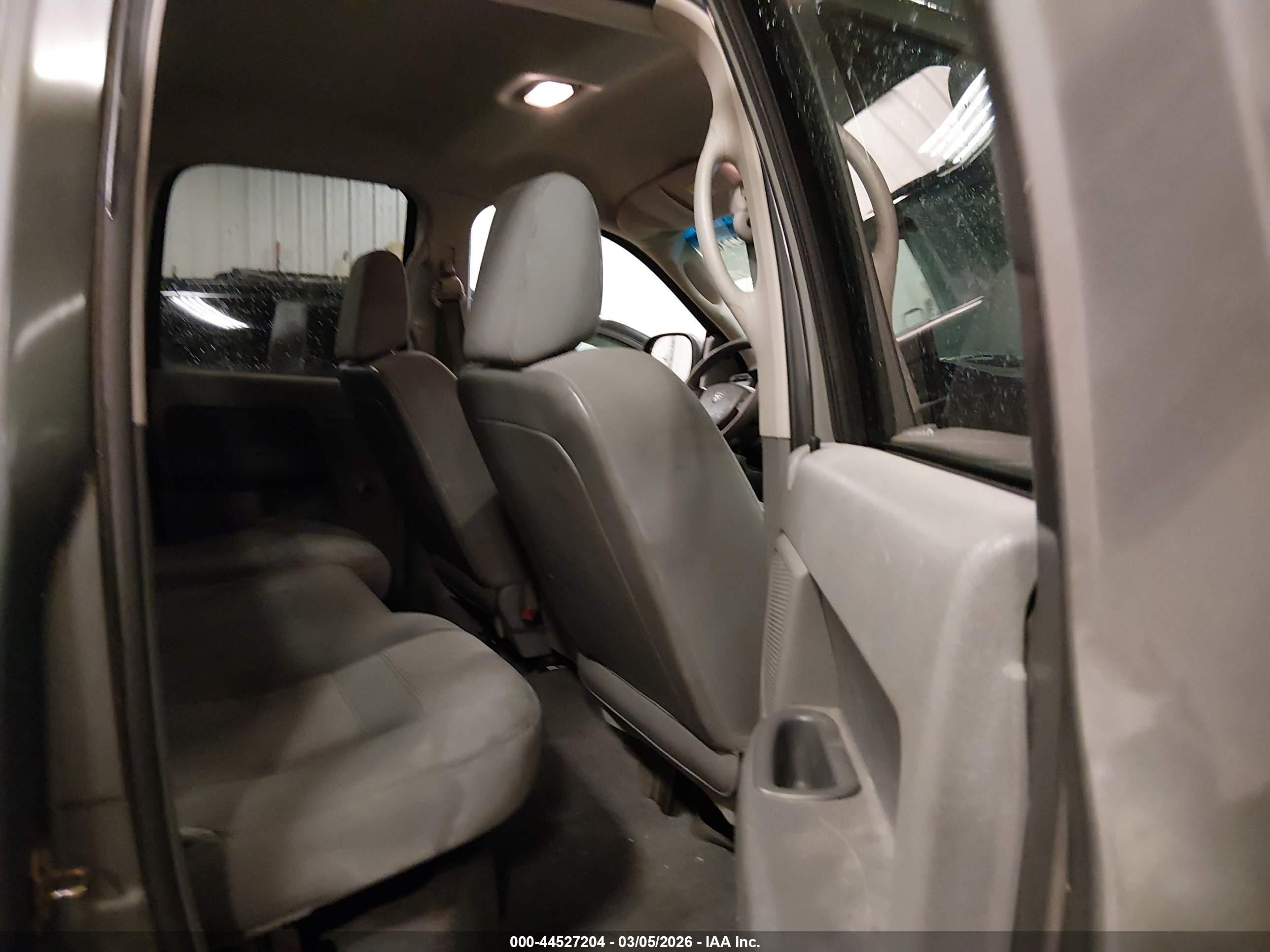DODGE RAM image 8