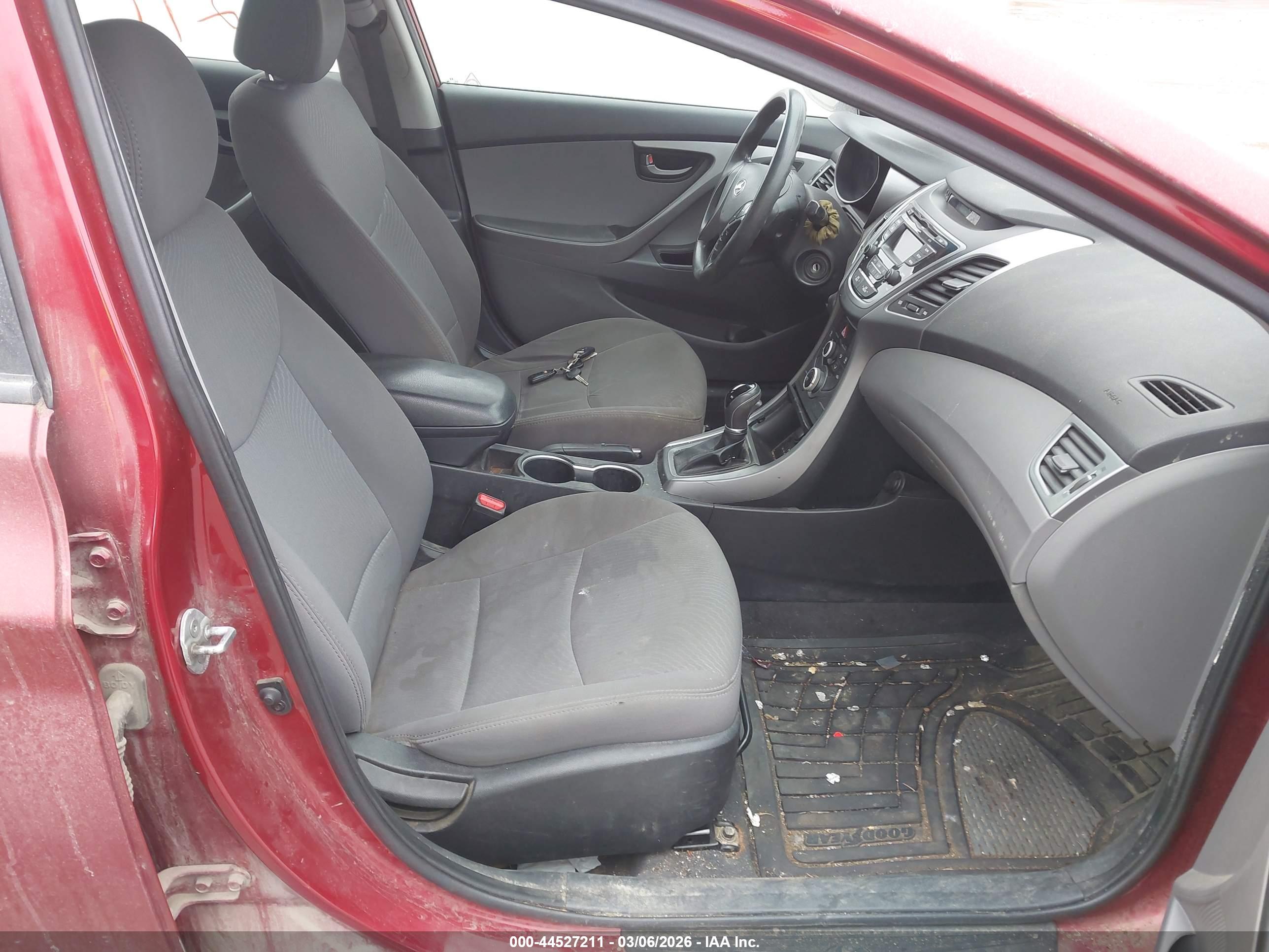 HYUNDAI ELANTRA image 5