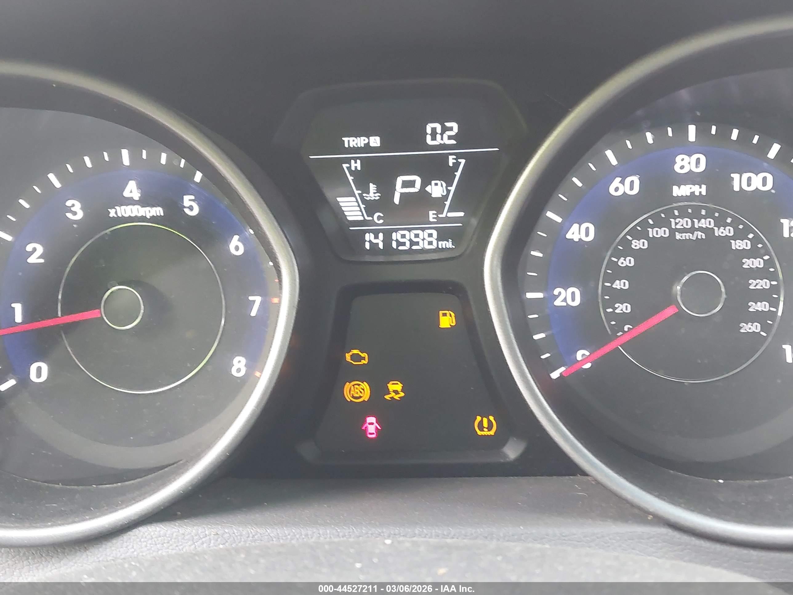 HYUNDAI ELANTRA image 7