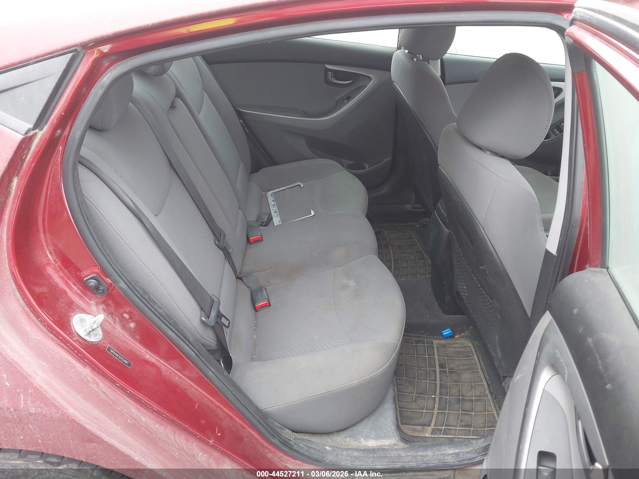 HYUNDAI ELANTRA image 8